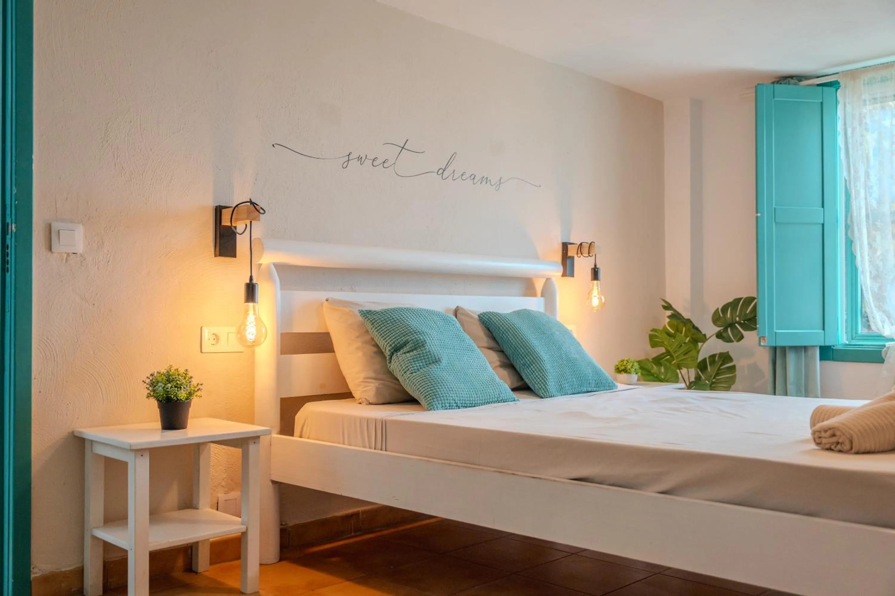 Bed in Jardines de Tamaide