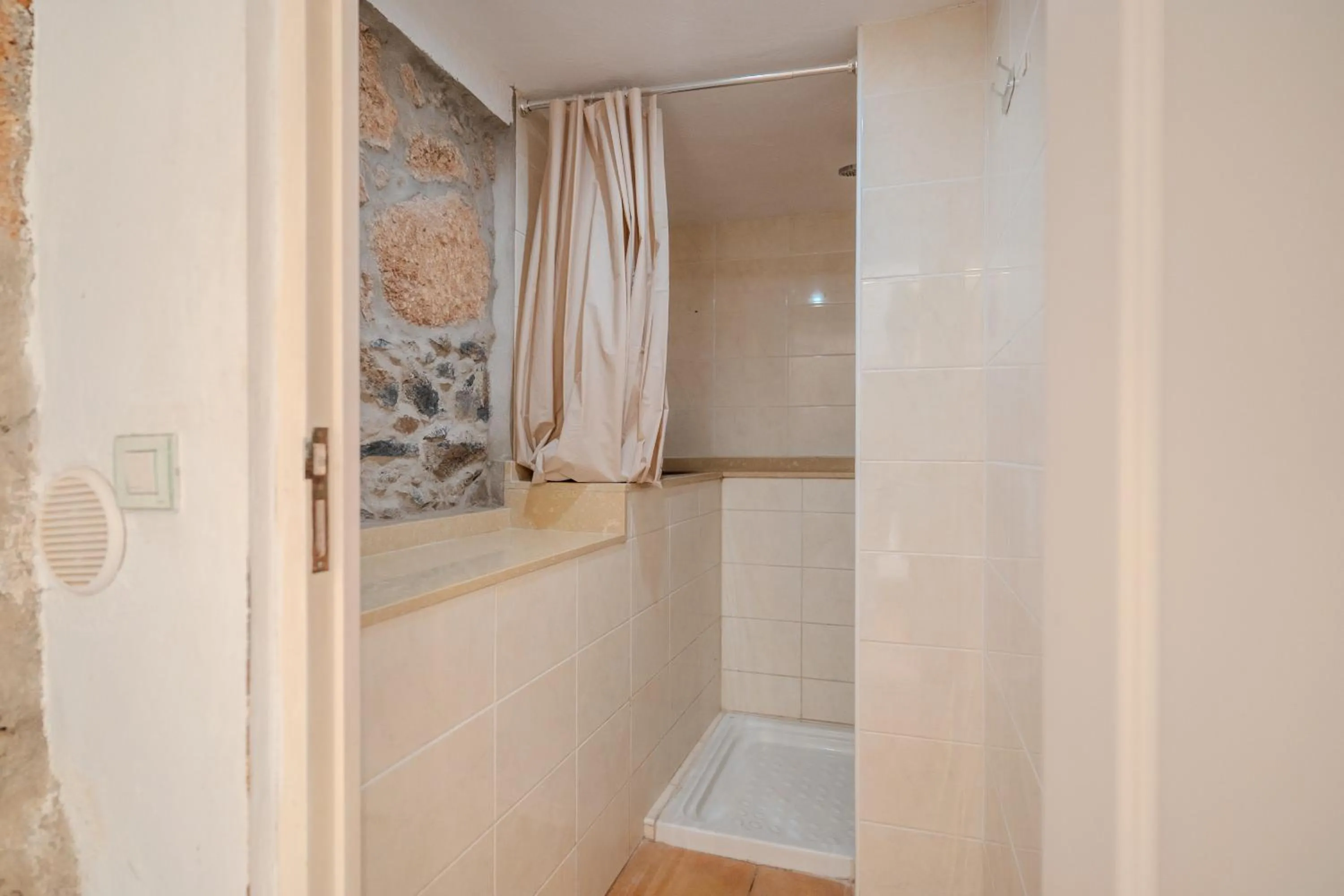 Shower in Jardines de Tamaide
