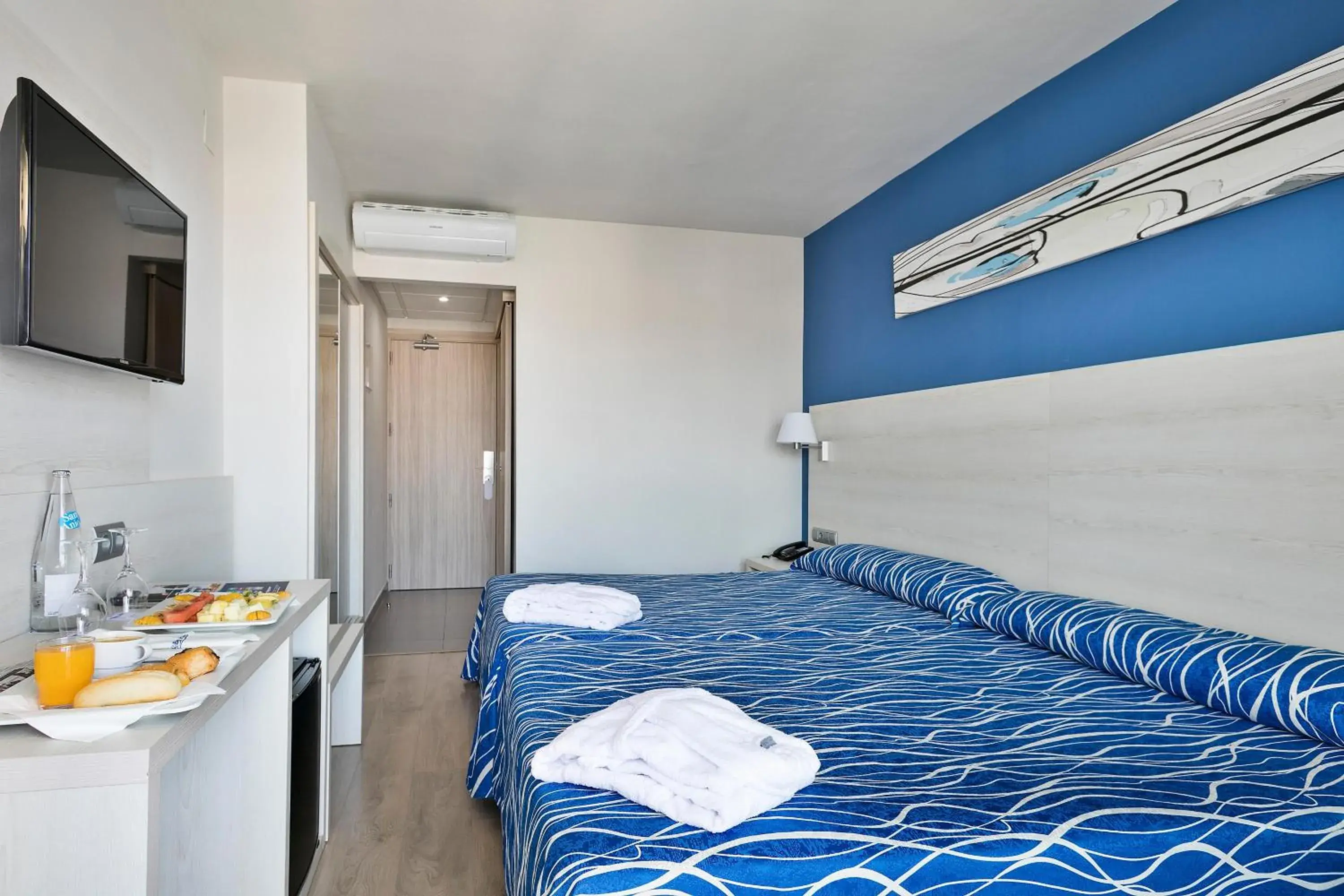 Photo of the whole room, Bed in Hotel Best San Francisco Photo of the whole room, Bed in Hotel Best San Francisco