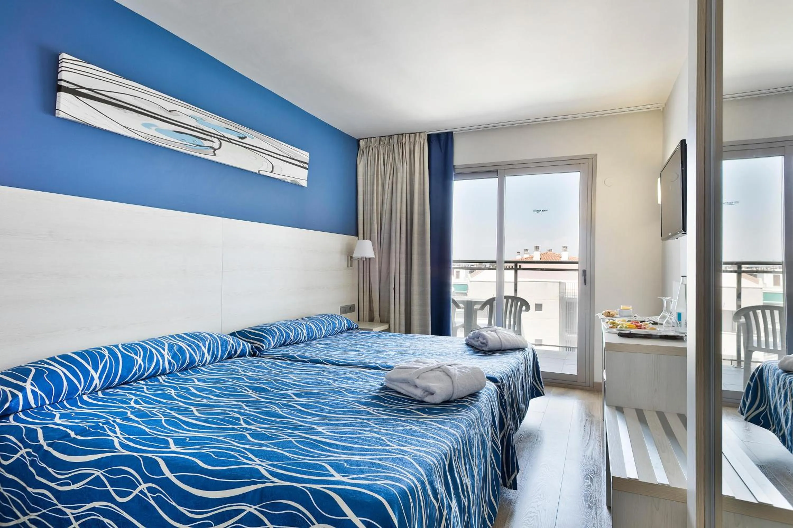 Photo of the whole room, Bed in Hotel Best San Francisco