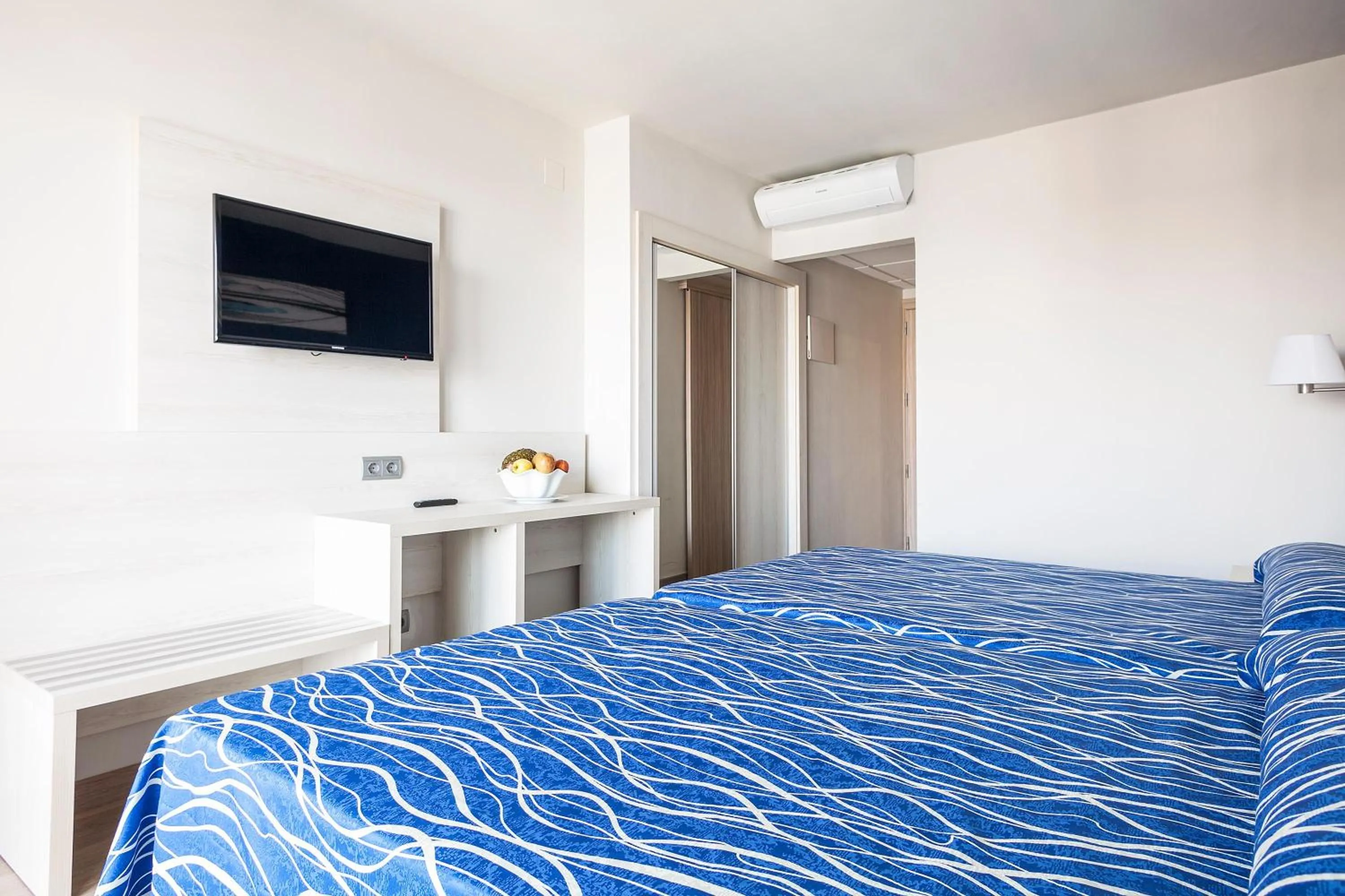 Photo of the whole room, Bed in Hotel Best San Francisco