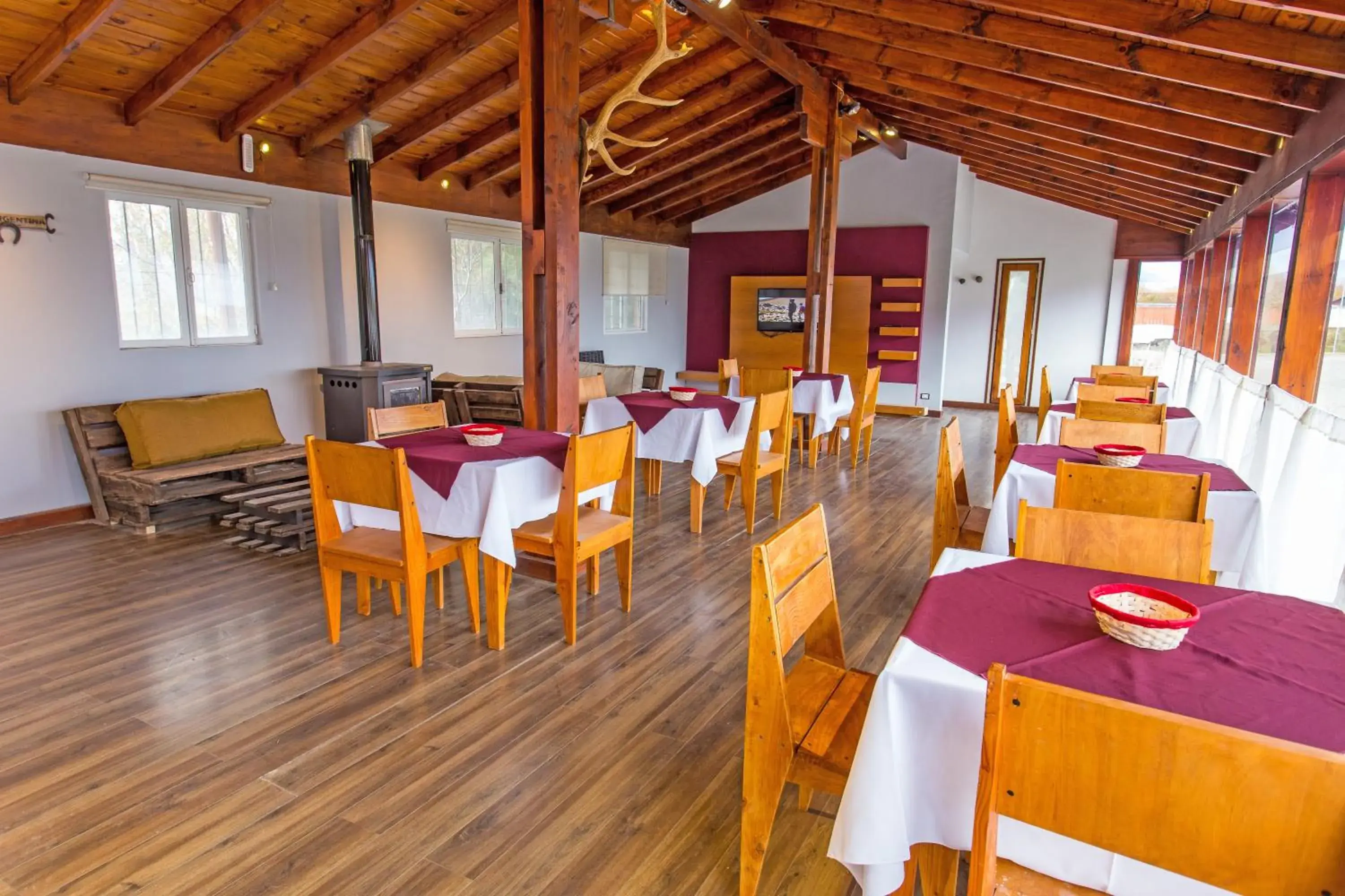 Restaurant/places to eat in Villa Huapi Restaurant/places to eat in Villa Huapi