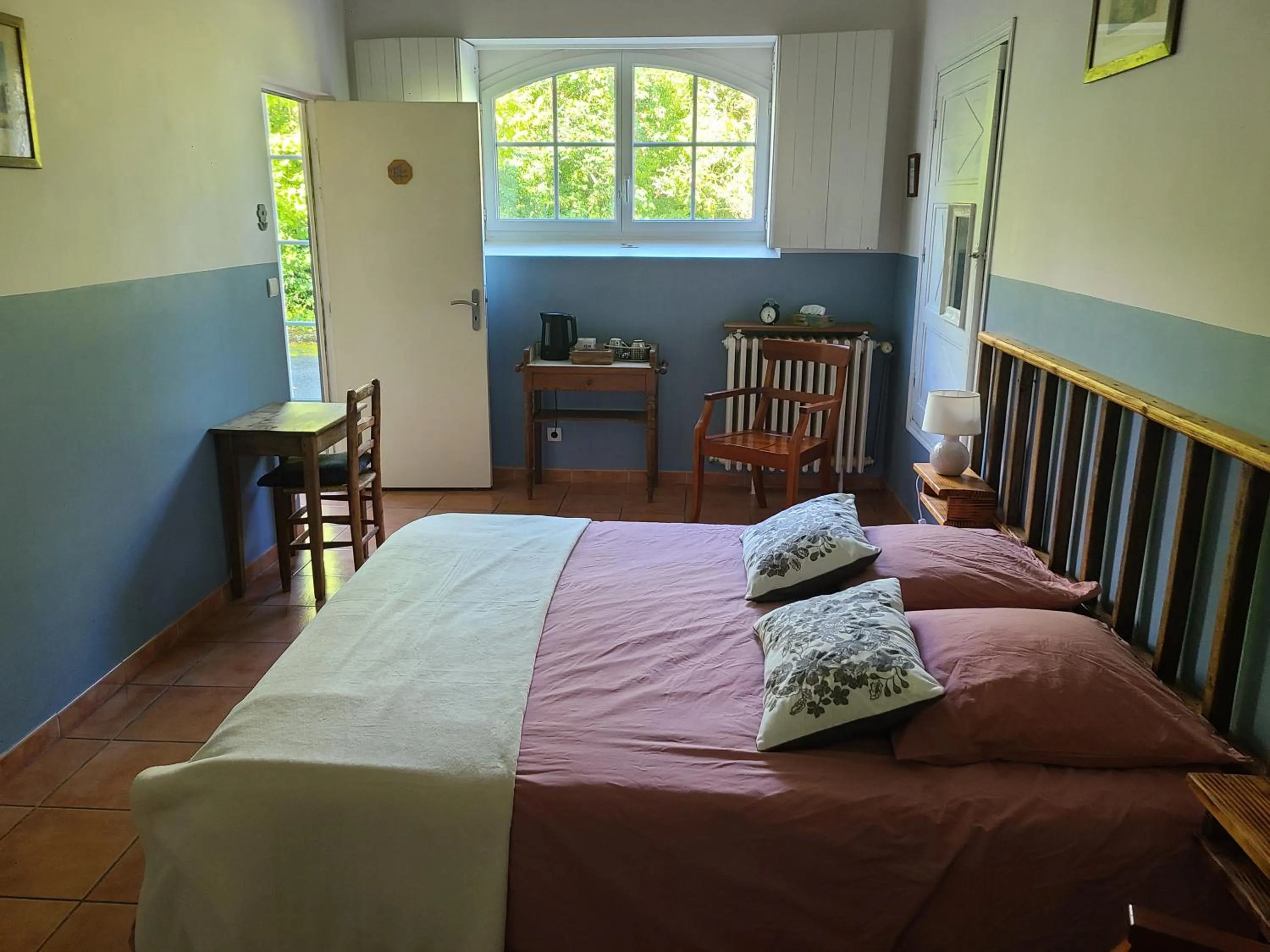 Photo of the whole room, Bed in Chambres d'Hôtes du Clos de la Touche - Piscine chauffée