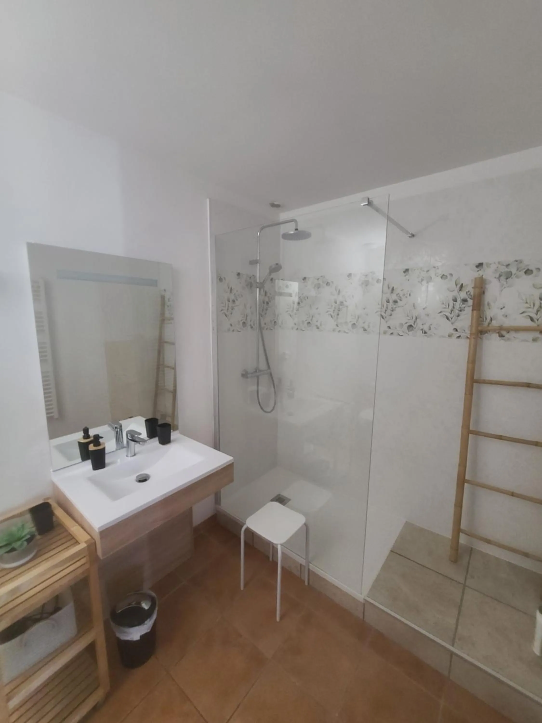 Bathroom in Chambres d'Hôtes du Clos de la Touche - Piscine chauffée