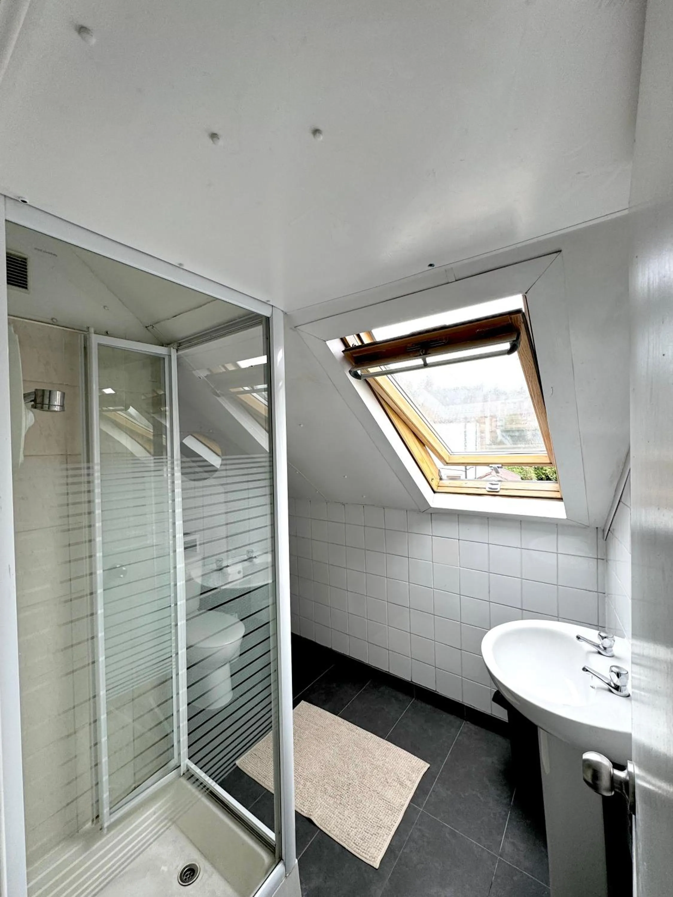 Bathroom in Riverside Hotel
