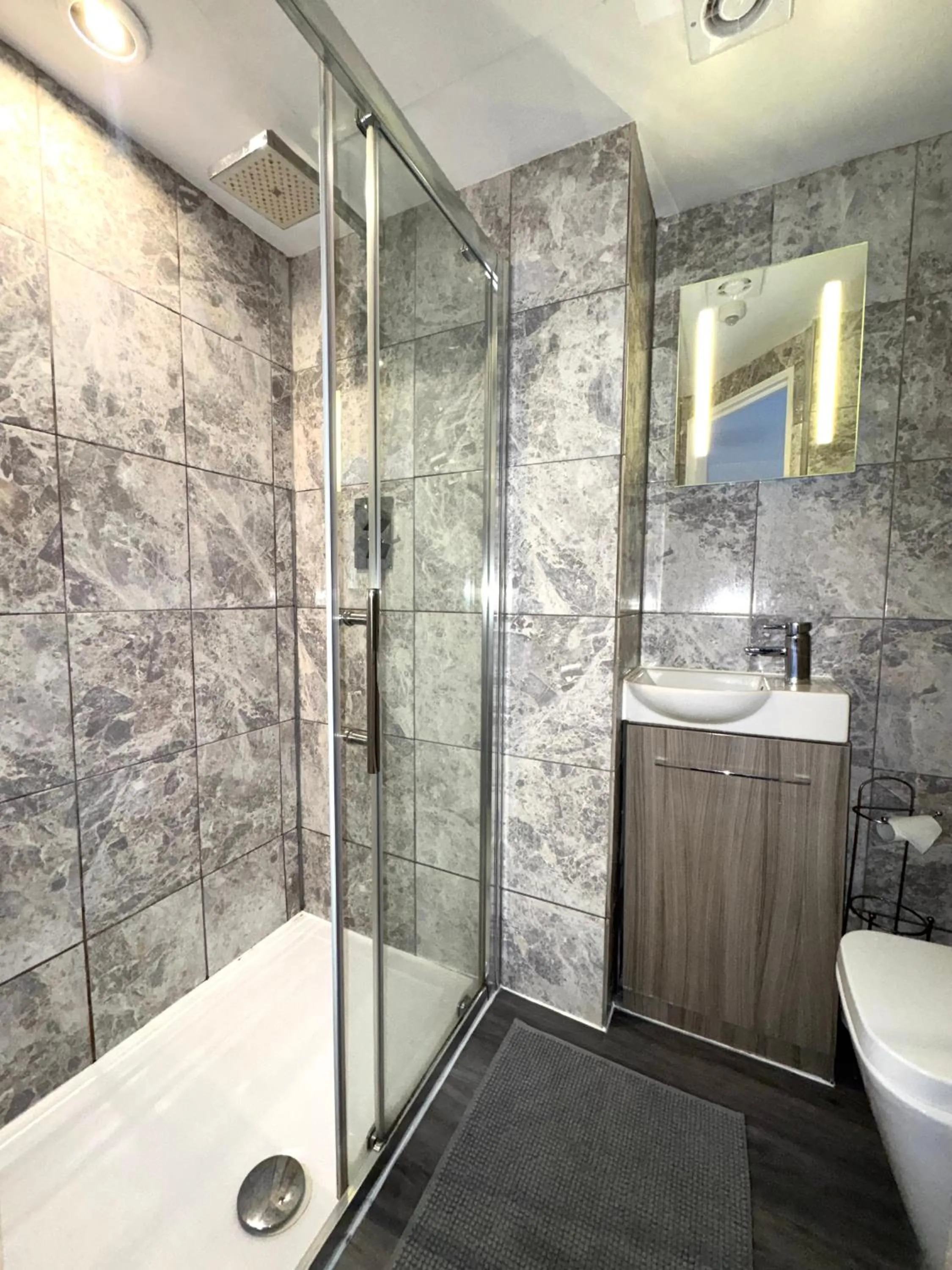 Bathroom in Riverside Hotel