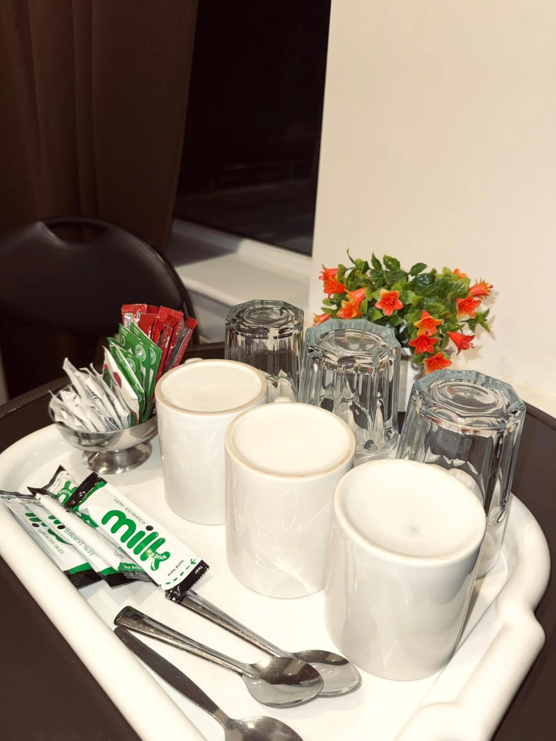 Coffee/tea facilities in Riverside Hotel