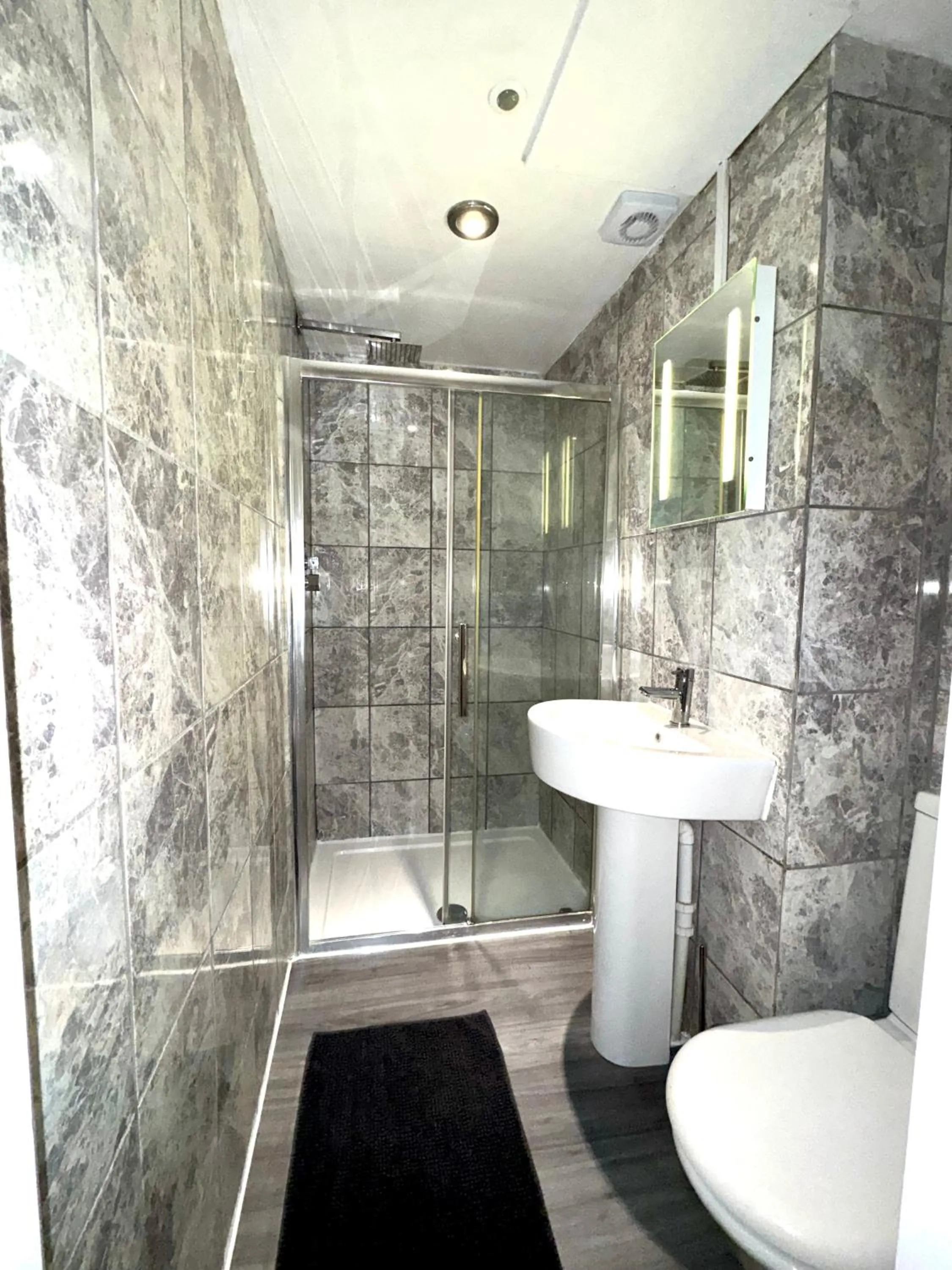Bathroom in Riverside Hotel