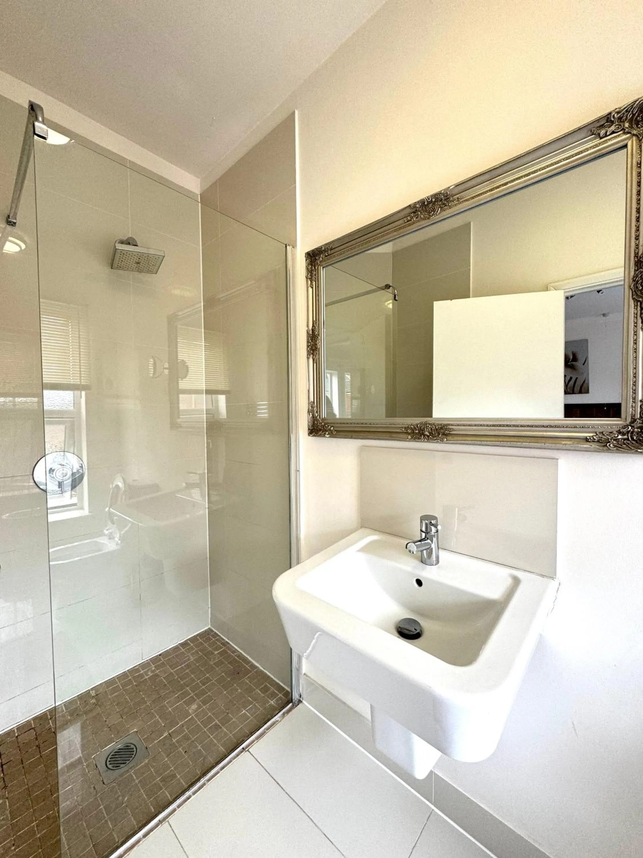 Bathroom in Riverside Hotel