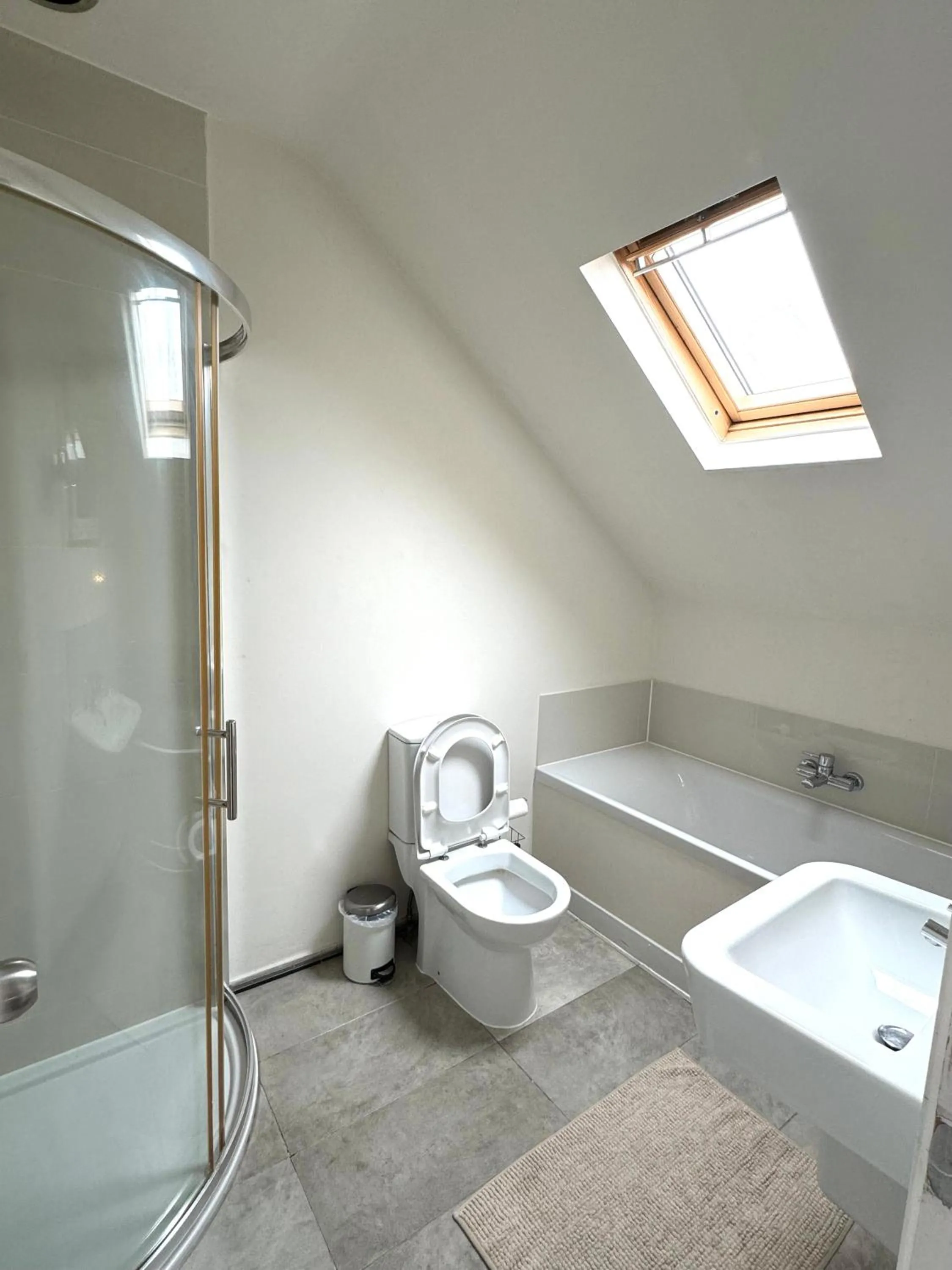 Bathroom in Riverside Hotel