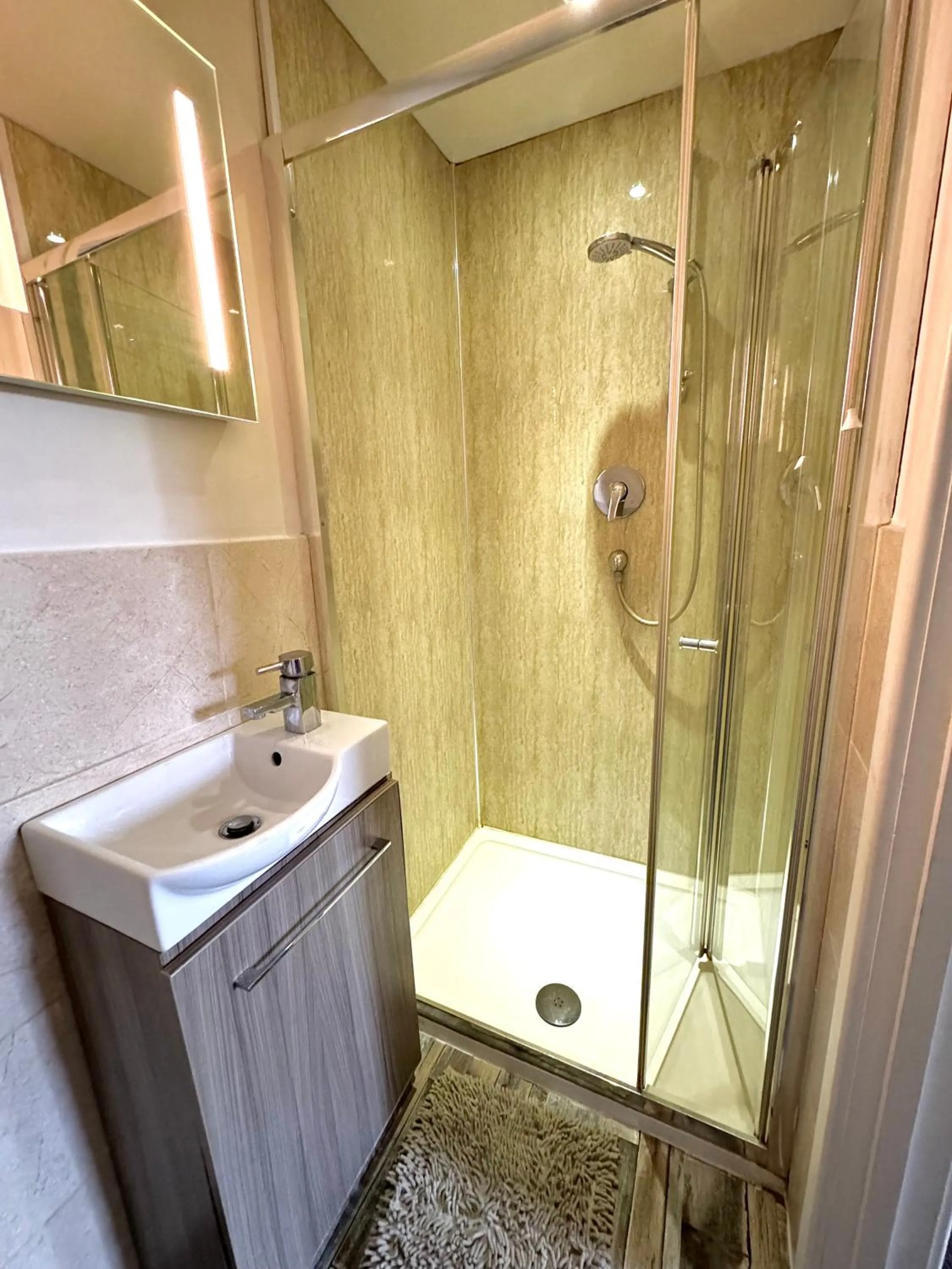 Shower in Riverside Hotel