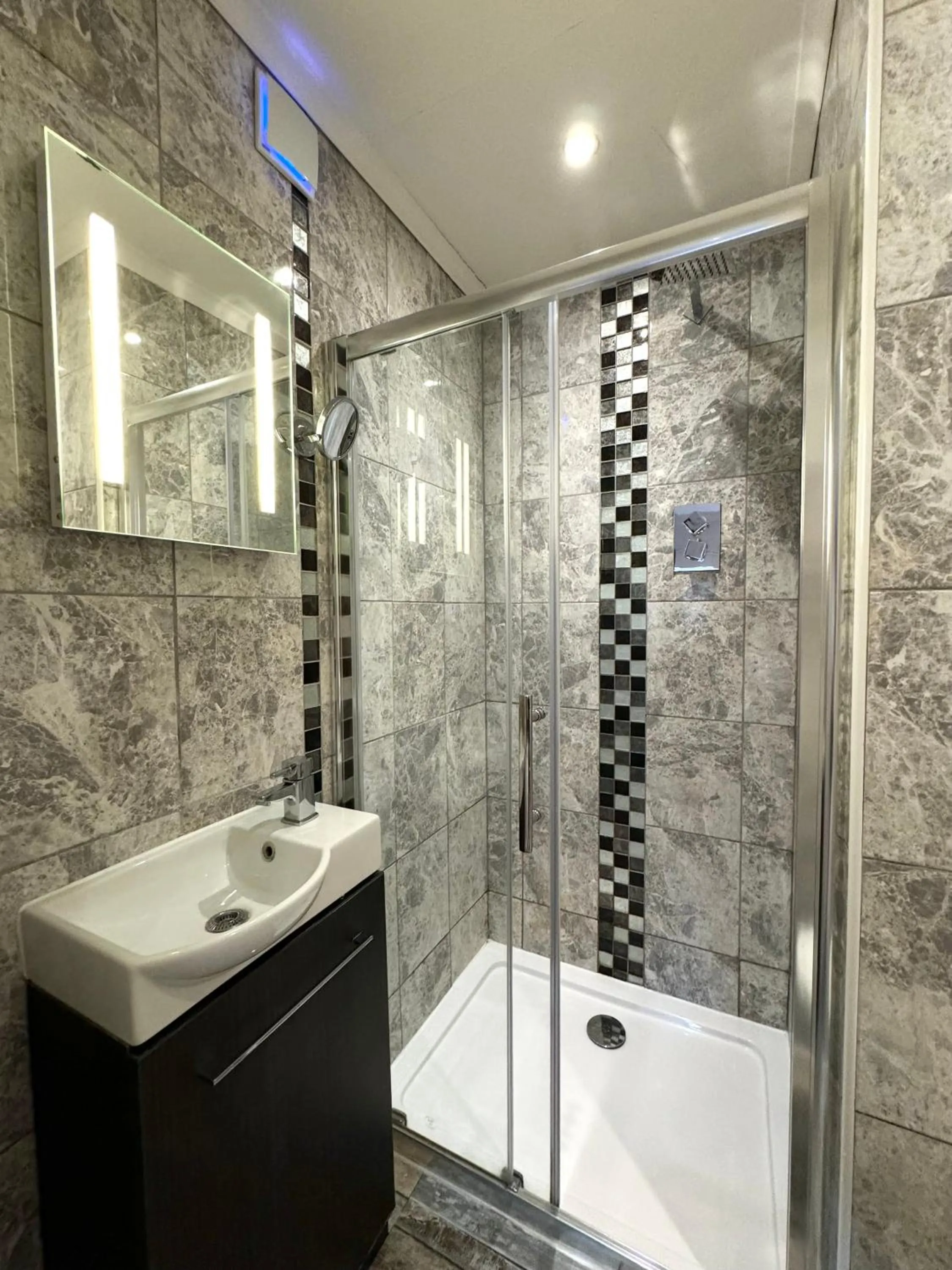 Bathroom in Riverside Hotel