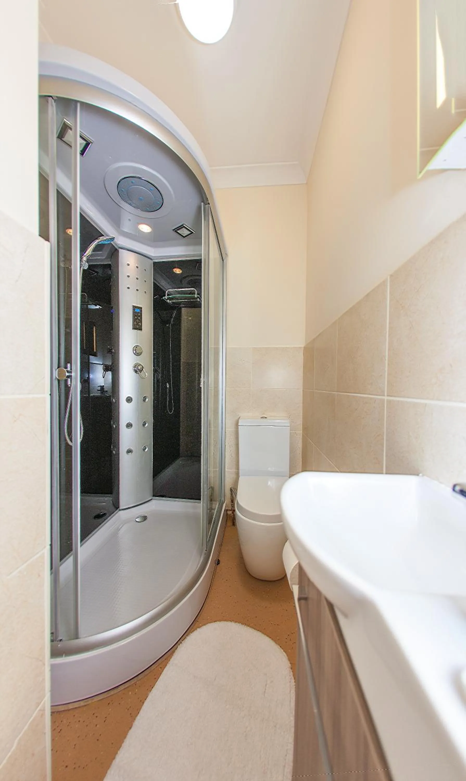 Bathroom in Riverside Hotel
