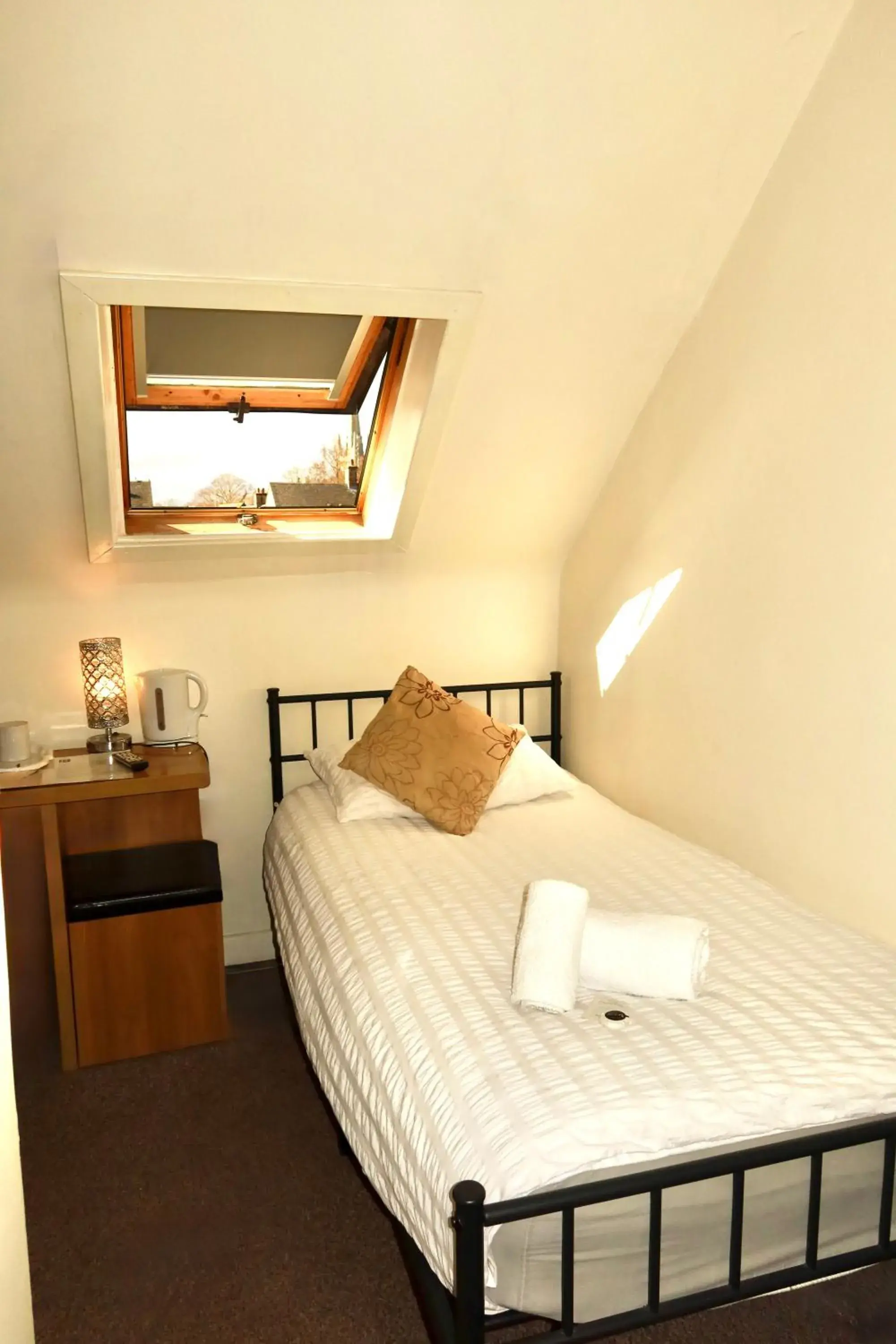 Small Single Room in Riverside Hotel Small Single Room in Riverside Hotel