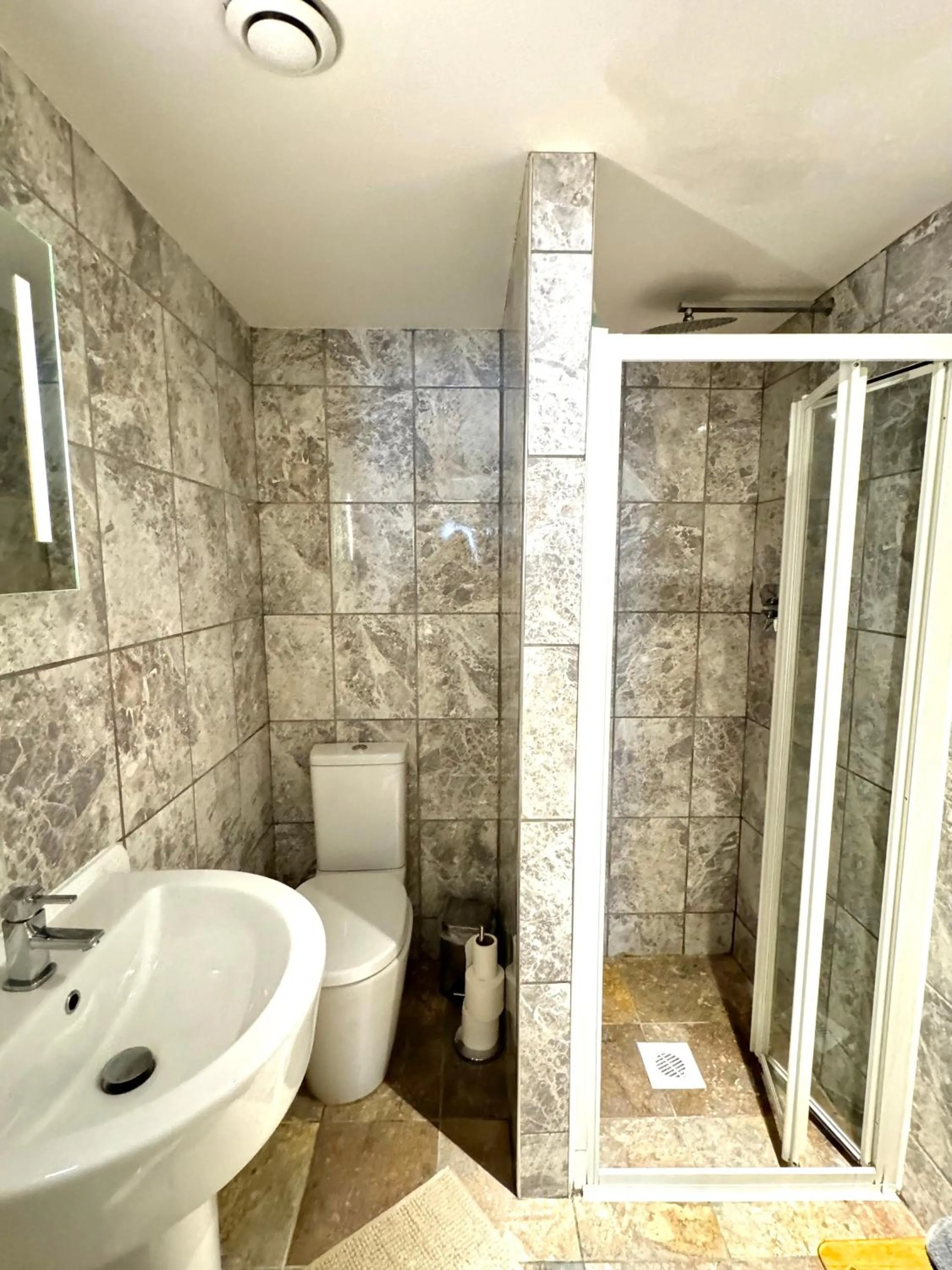 Bathroom in Riverside Hotel