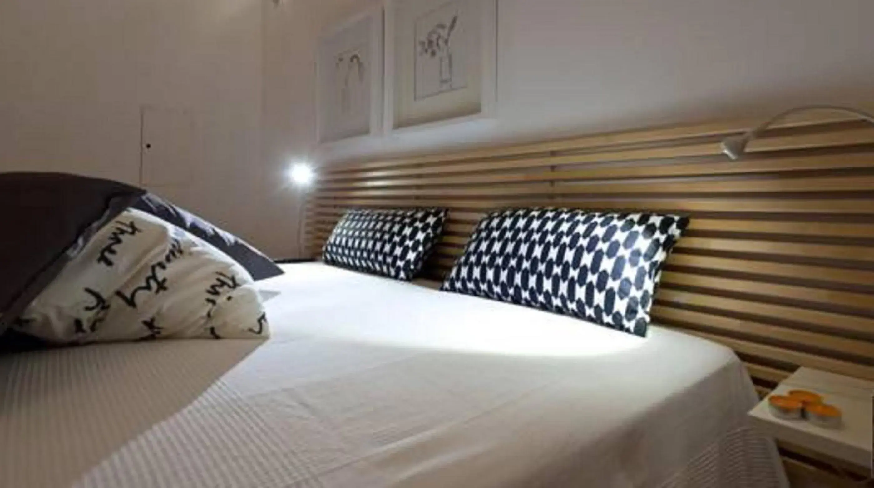 Double Room with Private Bathroom - single occupancy in Rescio's Rooms Double Room with Private Bathroom - single occupancy in Rescio's Rooms