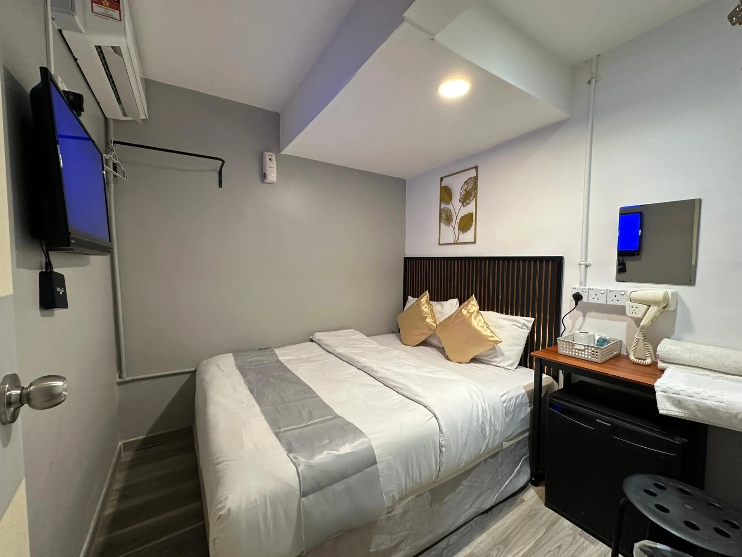 Double Room with Shared Bathroom in SS Grey House Double Room with Shared Bathroom in SS Grey House