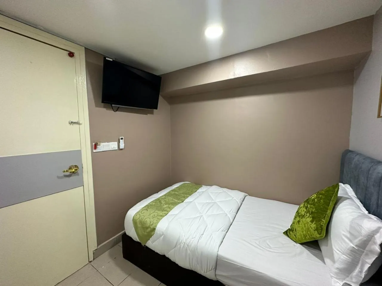 Bed in SS Grey House