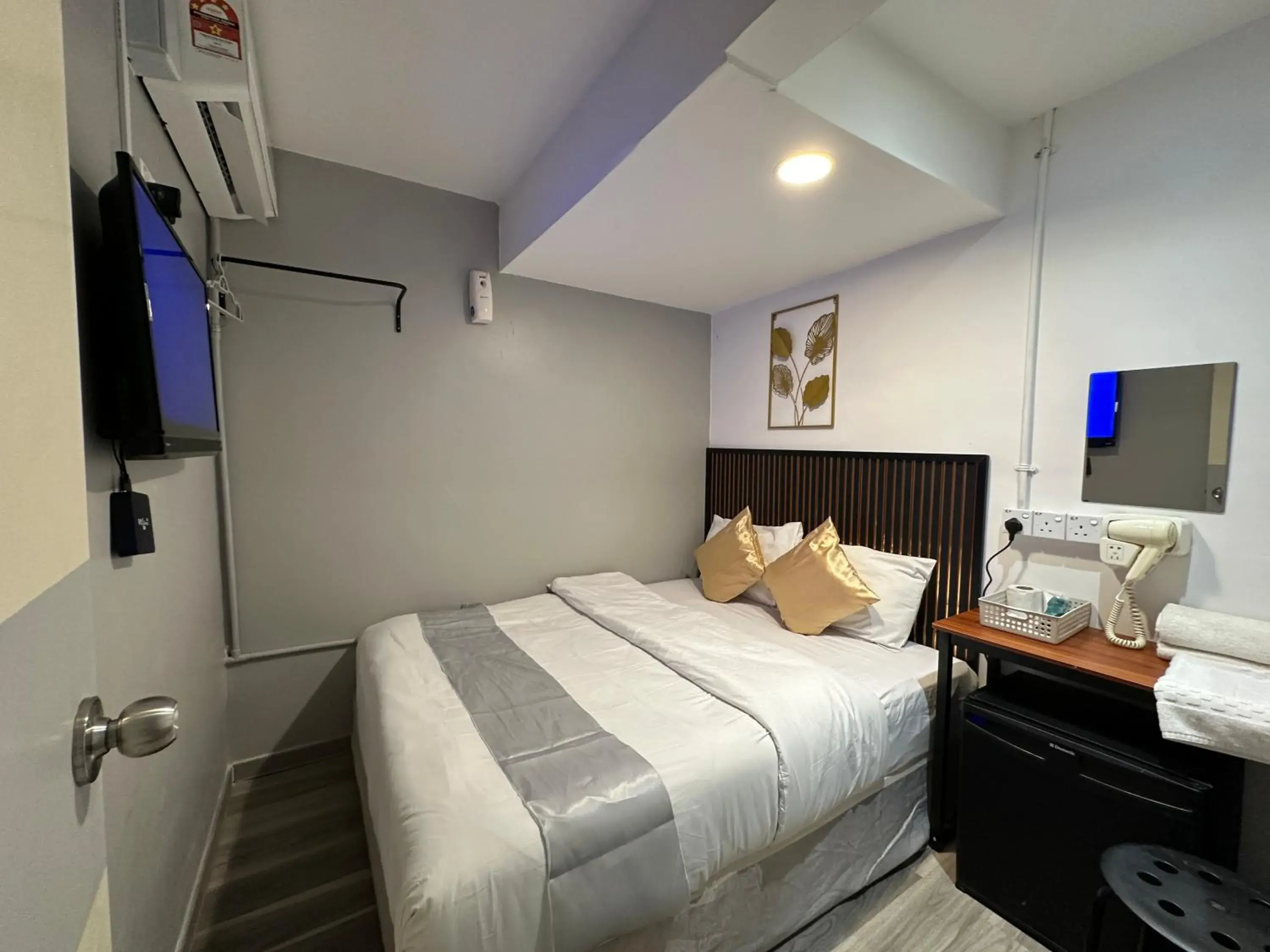 Double Room with Shared Bathroom in SS Grey House Double Room with Shared Bathroom in SS Grey House