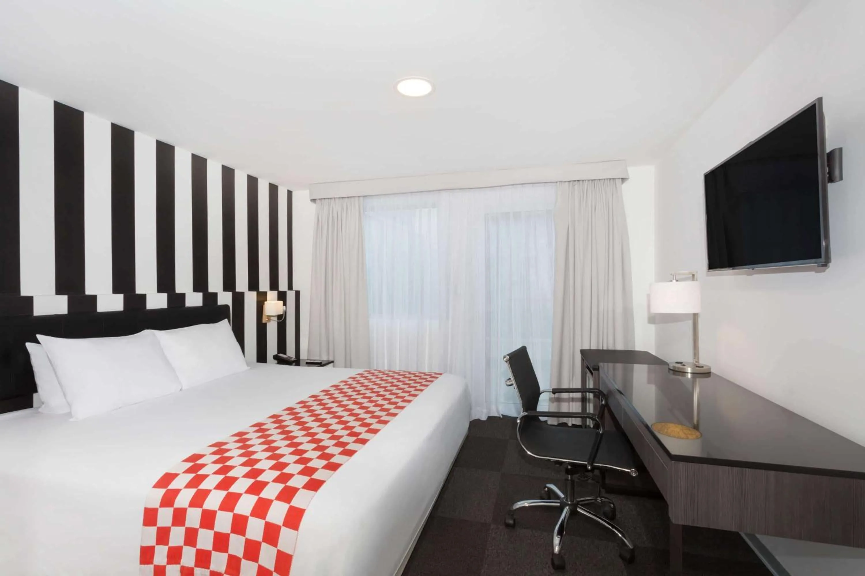 Photo of the whole room, Bed in Wyndham Costa del Sol Lima City