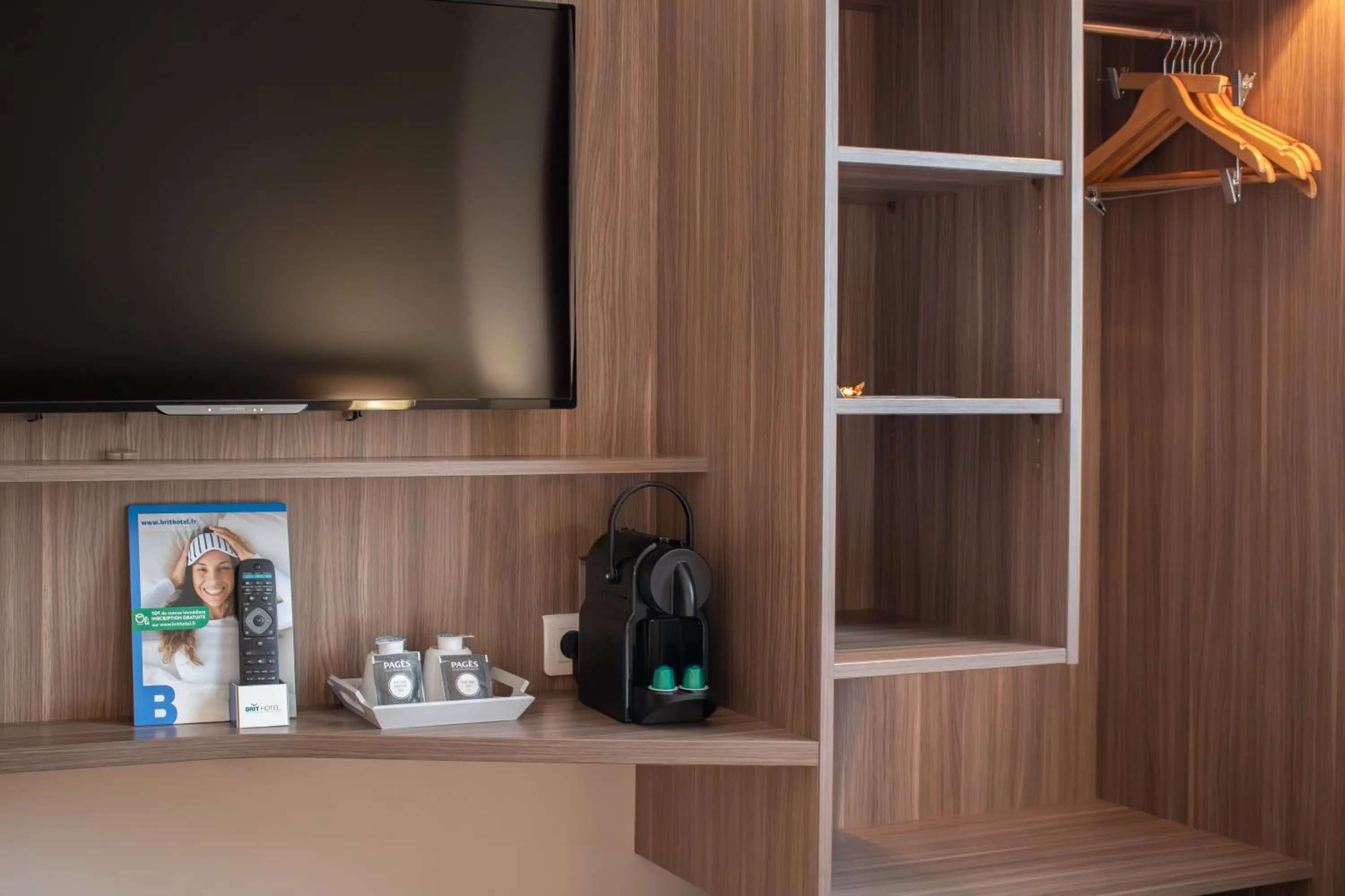 Bedroom in Brit Hotel Dieppe