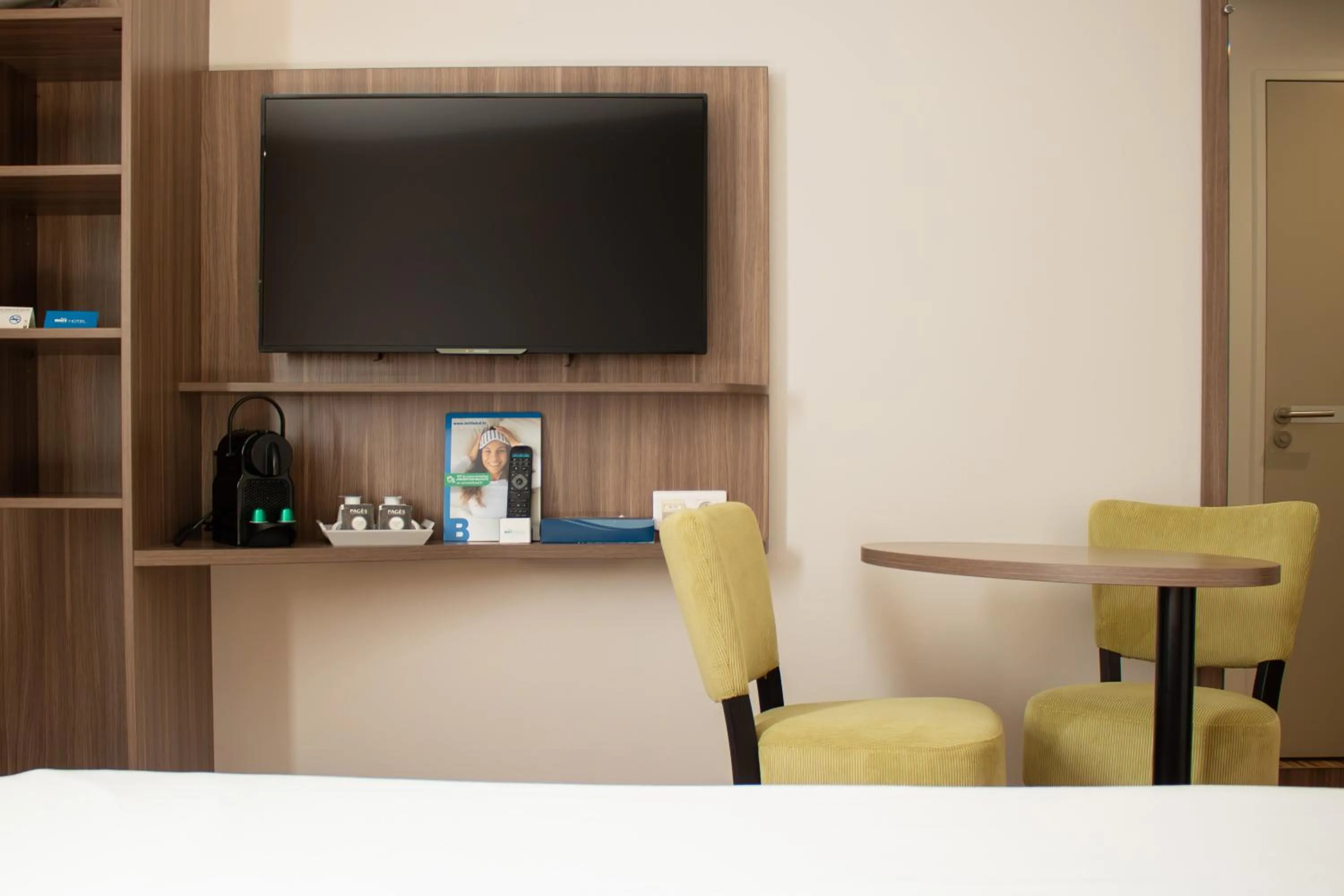 Bedroom in Brit Hotel Dieppe