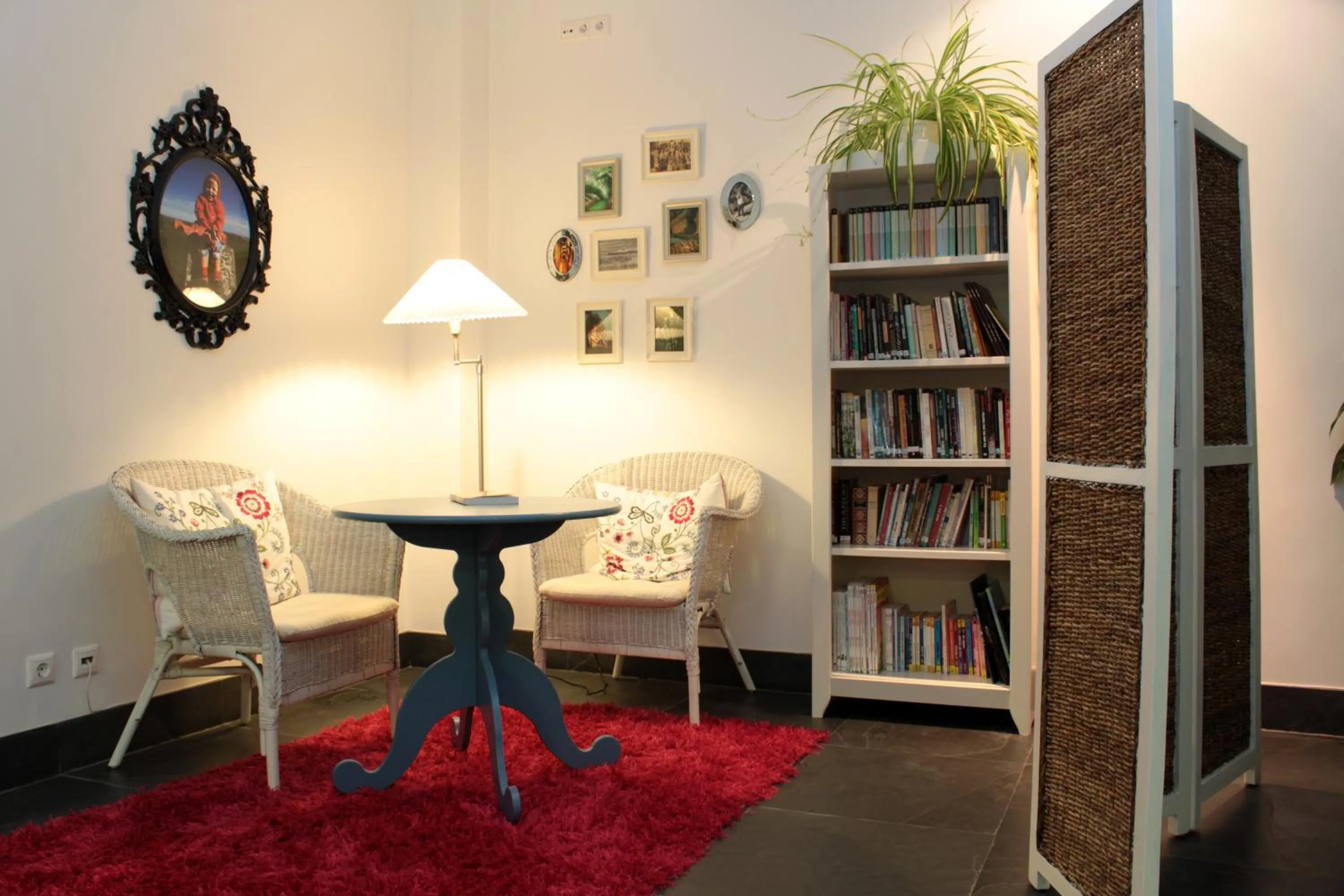 Communal lounge/ TV room in HI Alijo - Pousada de Juventude