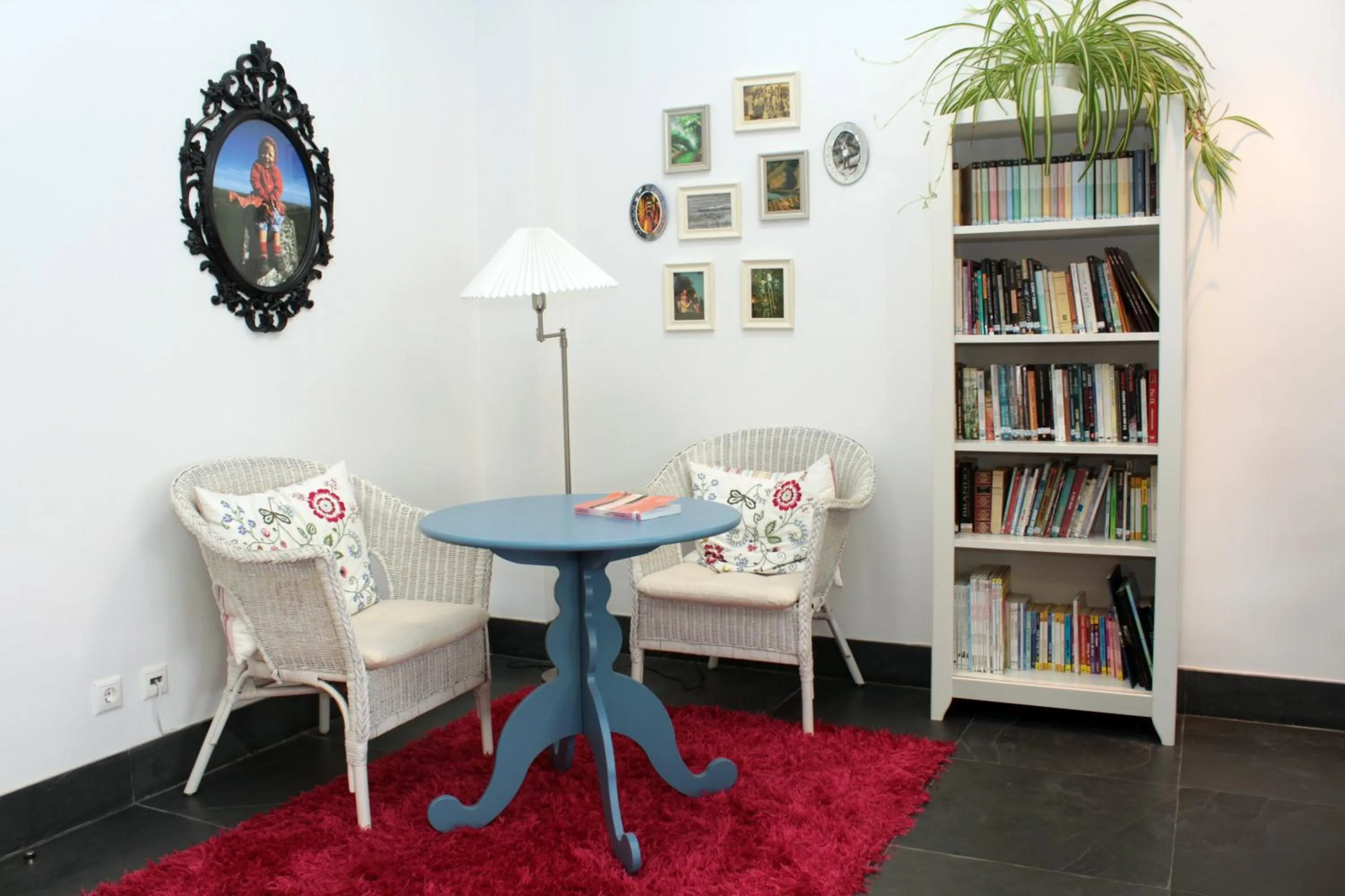 Communal lounge/ TV room in HI Alijo - Pousada de Juventude