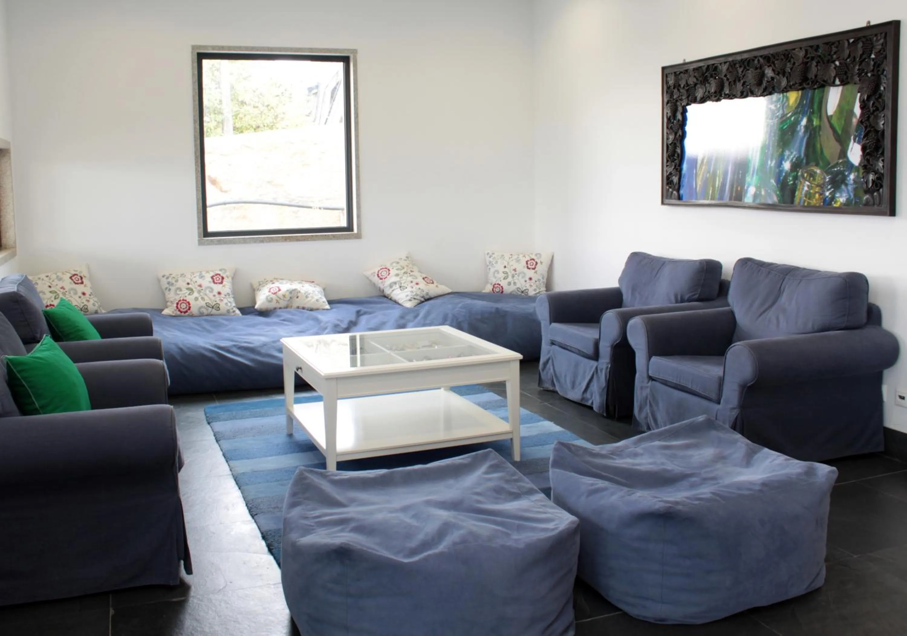 Communal lounge/ TV room in HI Alijo - Pousada de Juventude