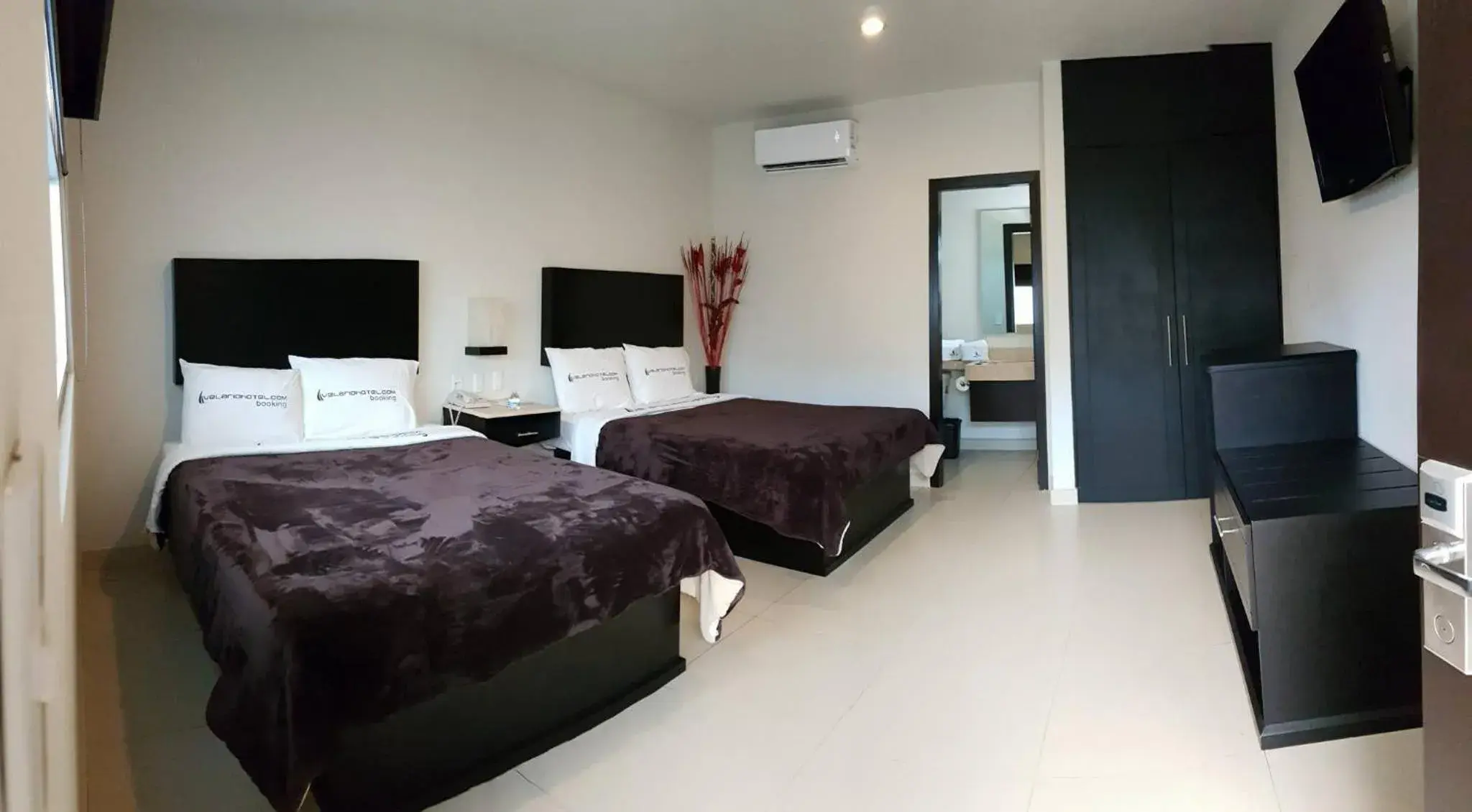 Photo of the whole room, Bed in Hotel Velario Photo of the whole room, Bed in Hotel Velario