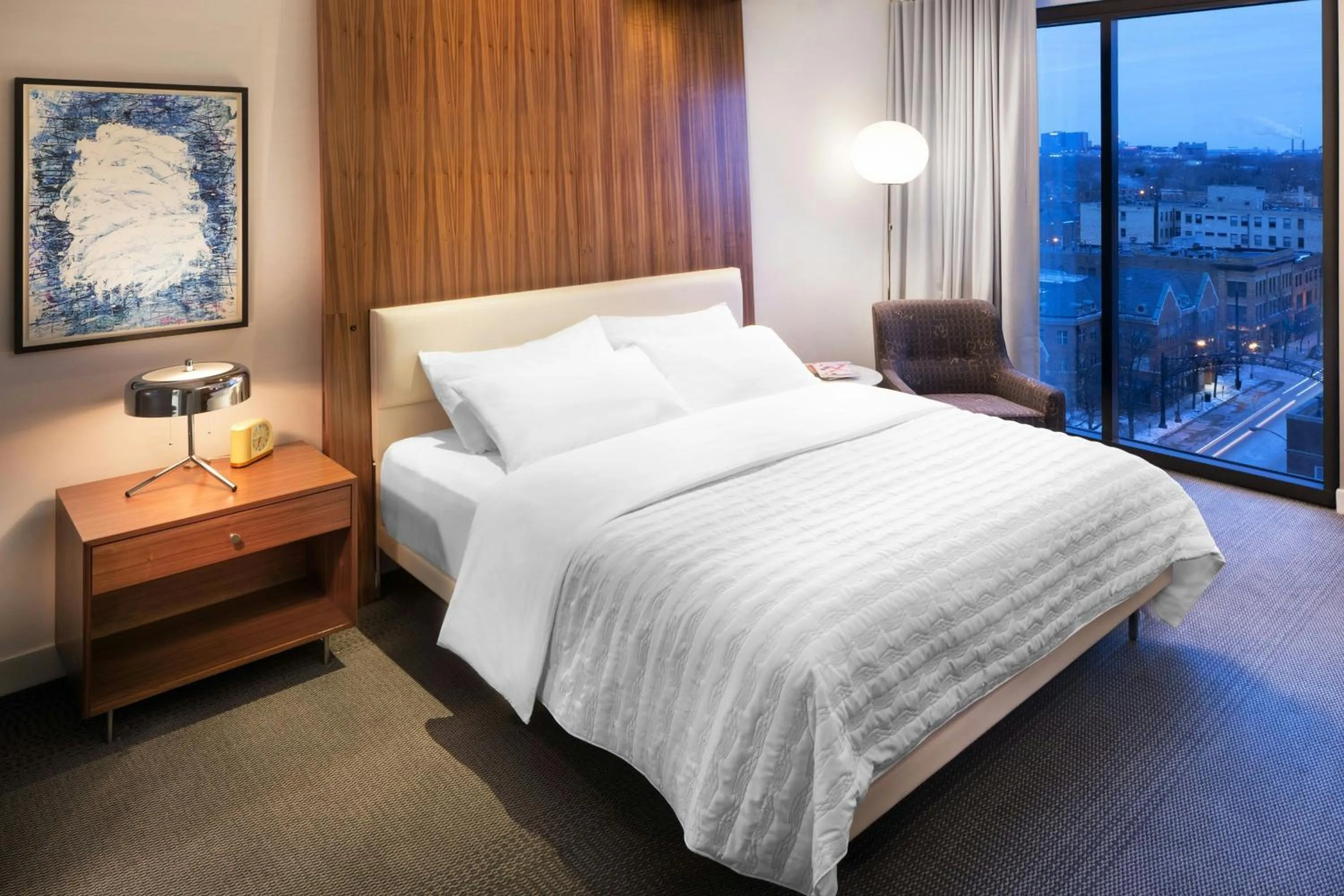 Photo of the whole room, Bed in Le Meridien Columbus, The Joseph