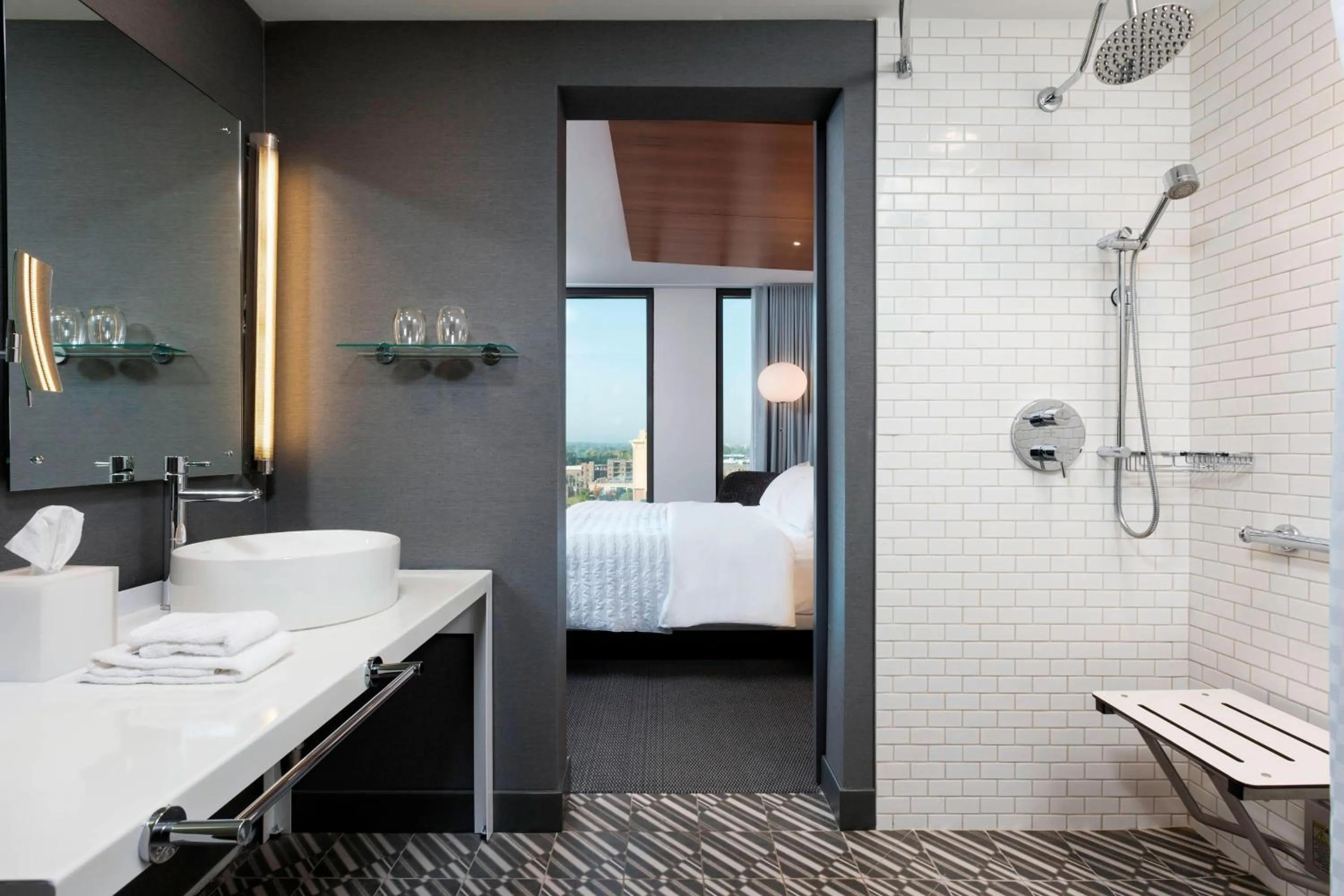 Bathroom, Bed in Le Meridien Columbus, The Joseph