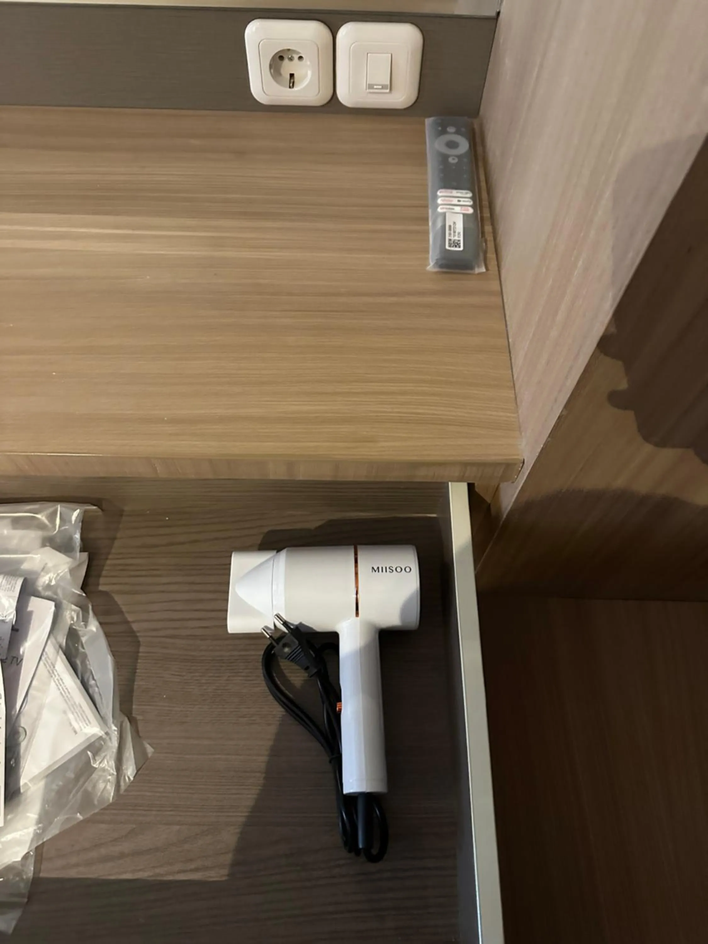 Vittorio Apartment Wiyung 1BR sby wifi smtv by ASH