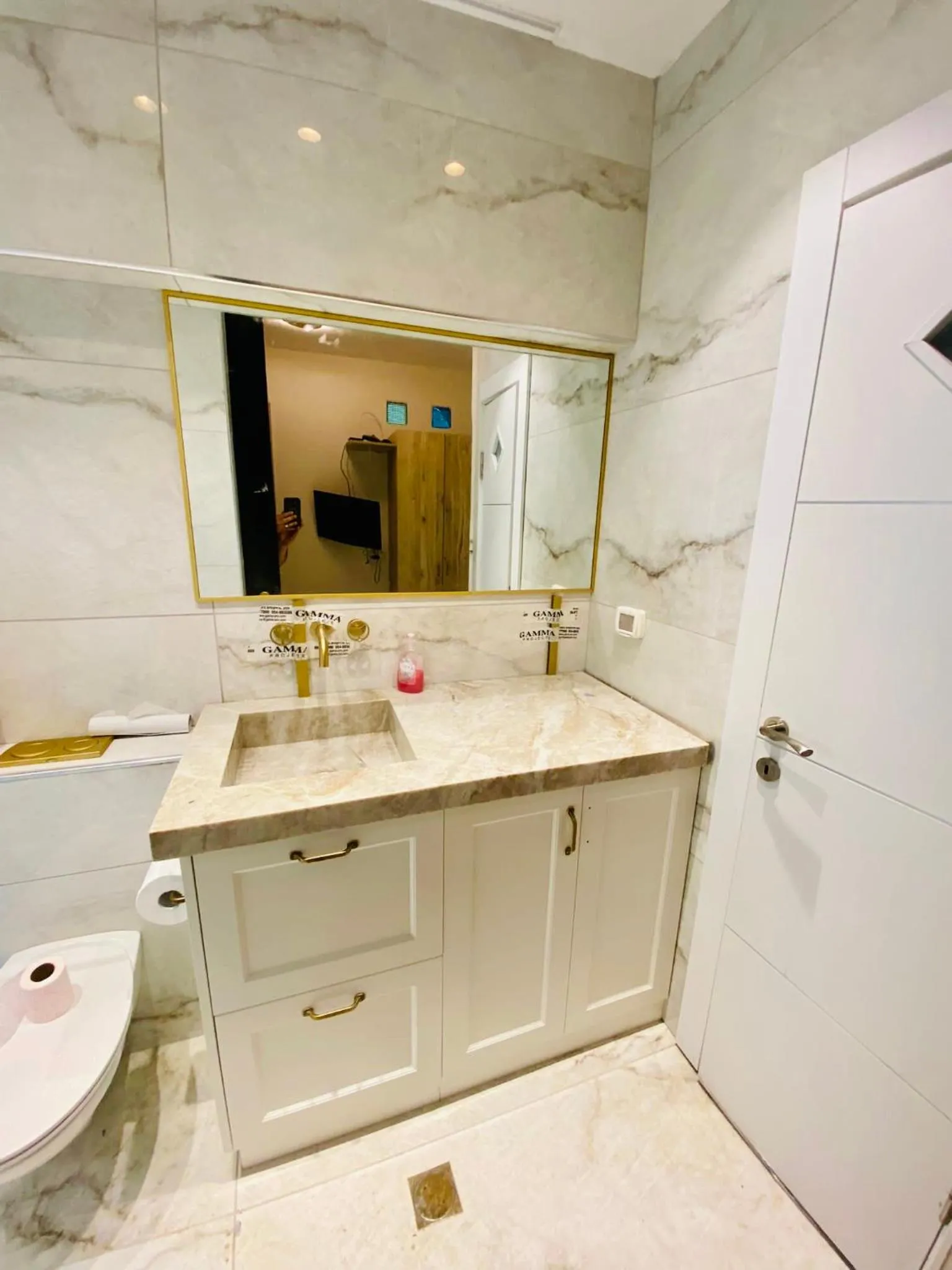 Shower in Sunset TLV Apartment - Dizengoff 142