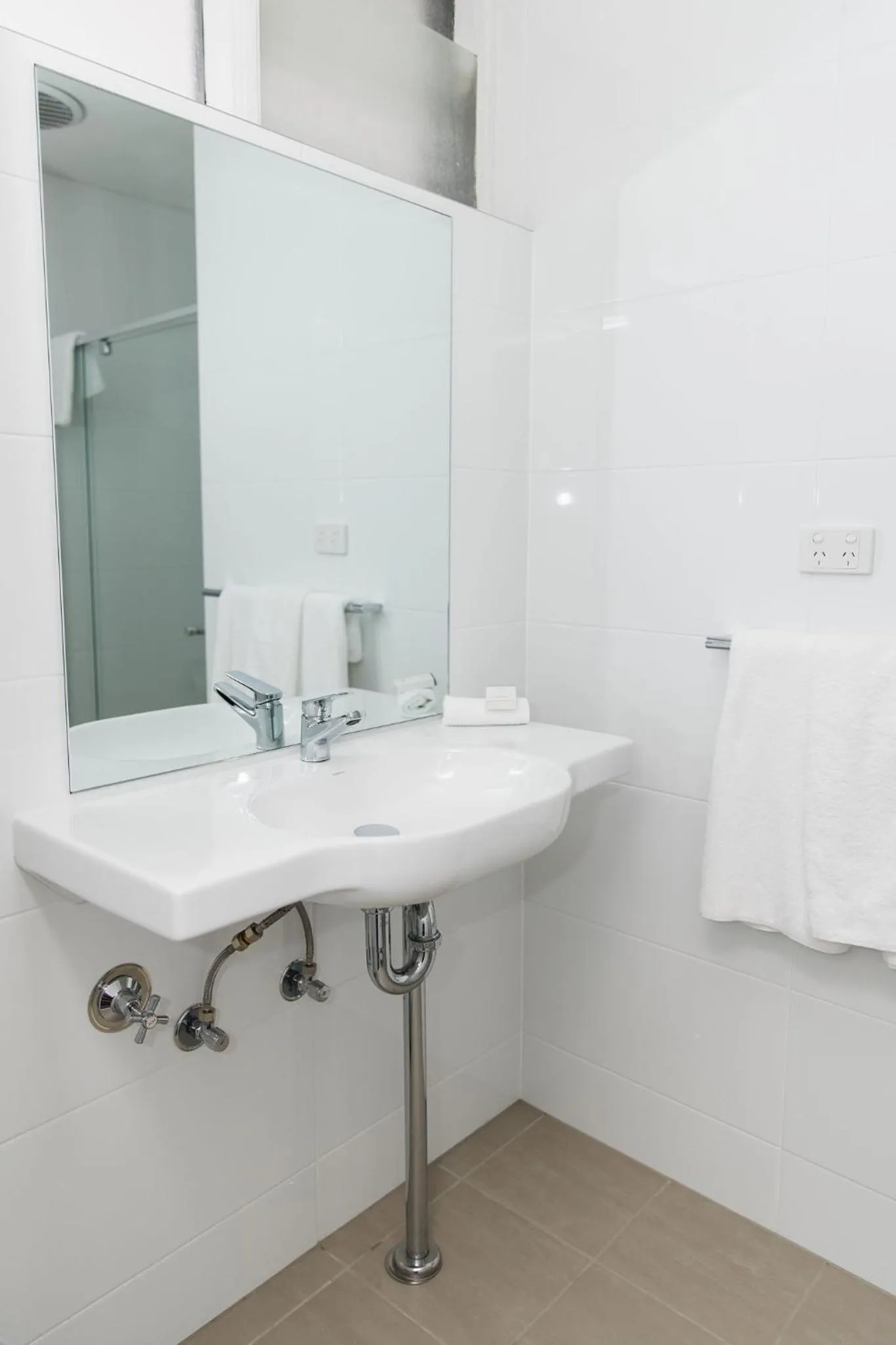 Bathroom in Lakeview Hotel Motel