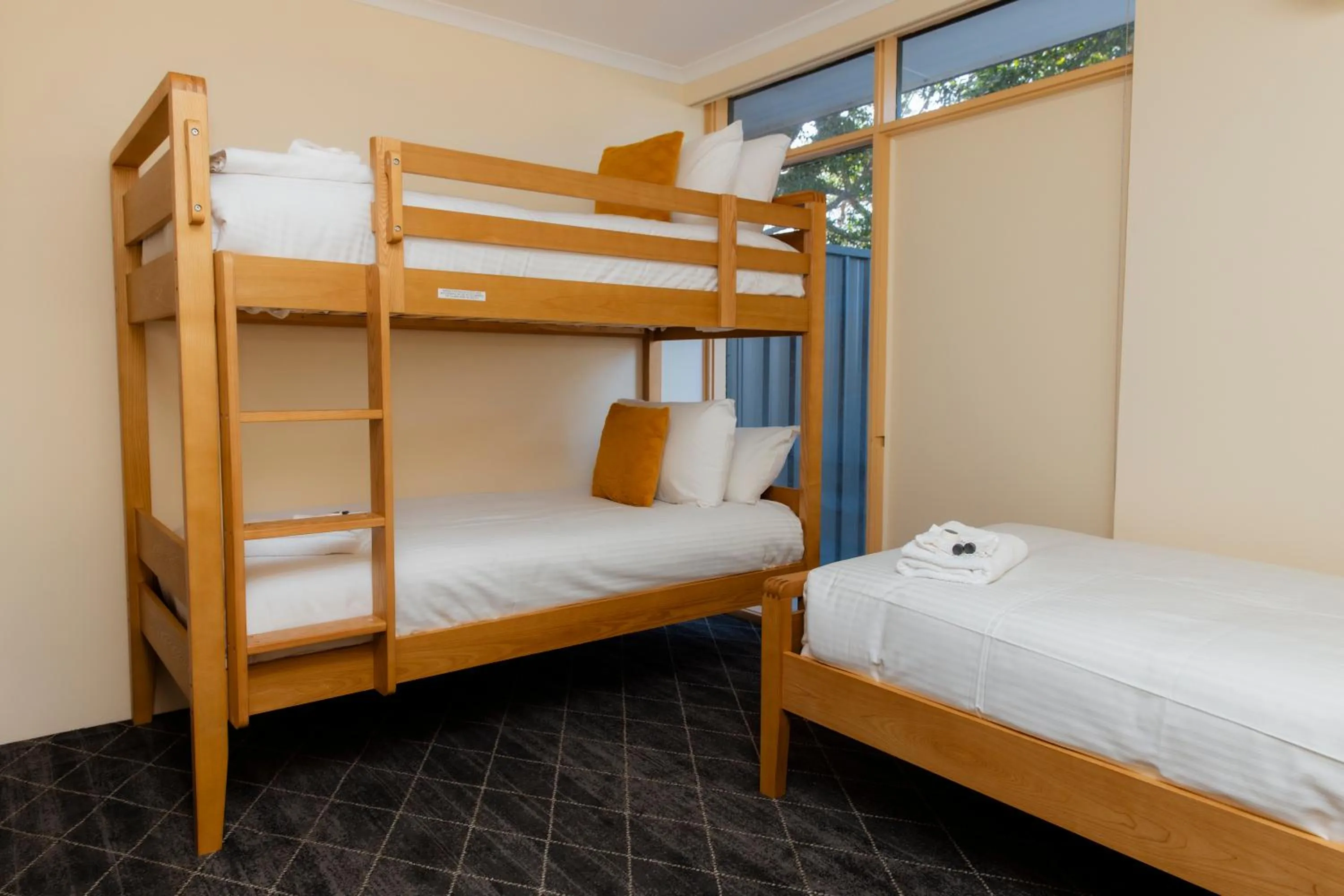 Bedroom, Bed in Lakeview Hotel Motel