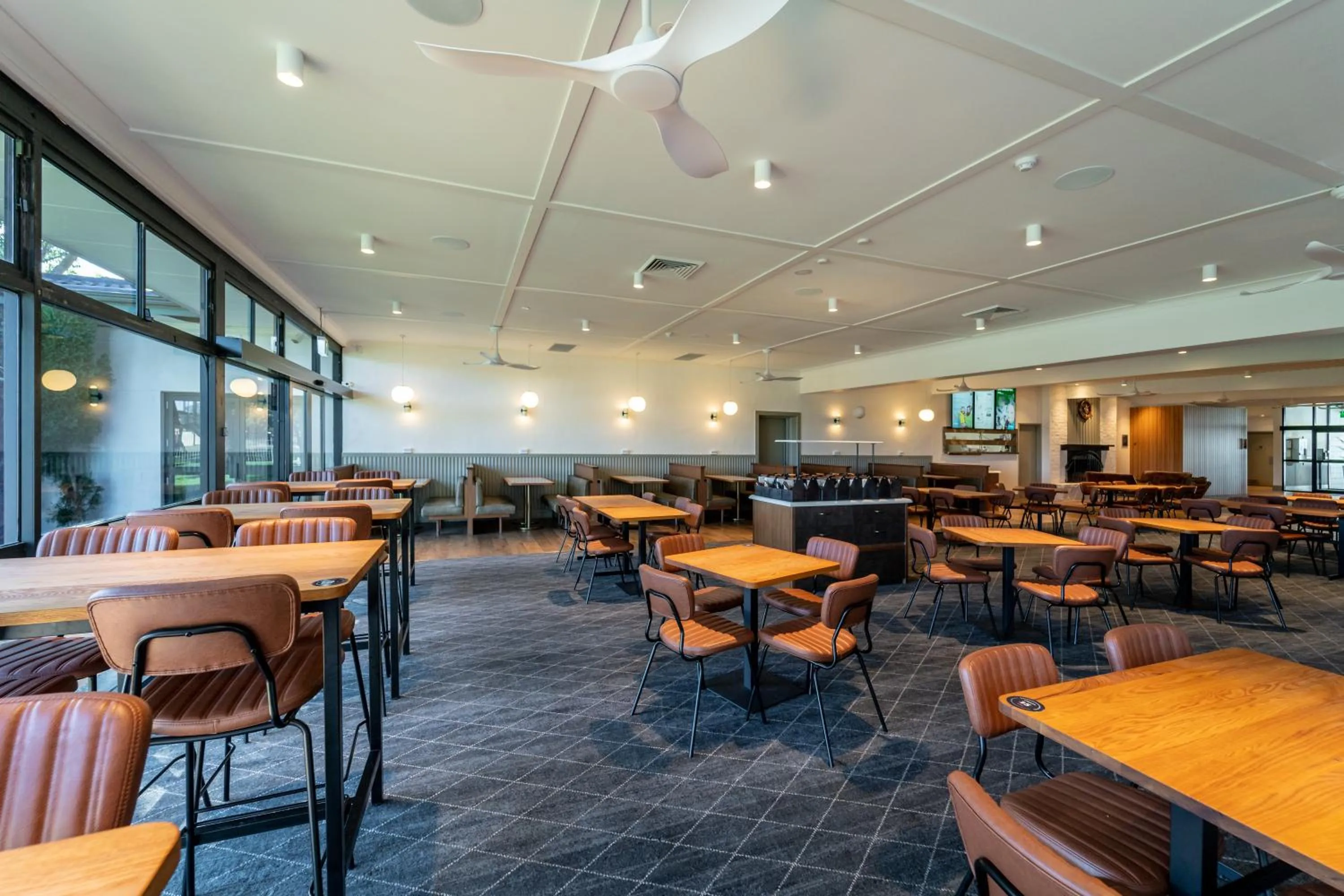 Restaurant/places to eat in Lakeview Hotel Motel