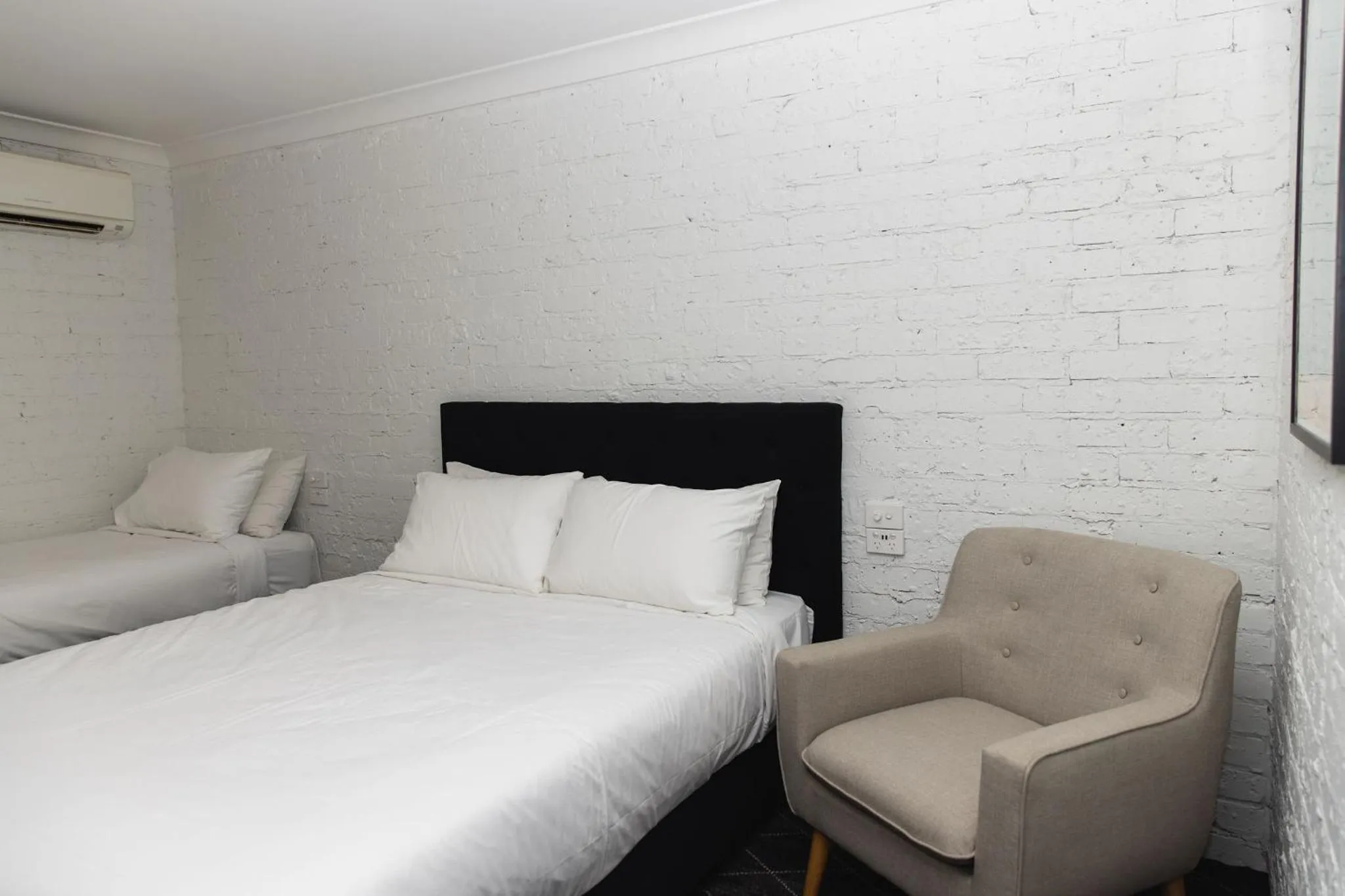 Bedroom, Bed in Lakeview Hotel Motel