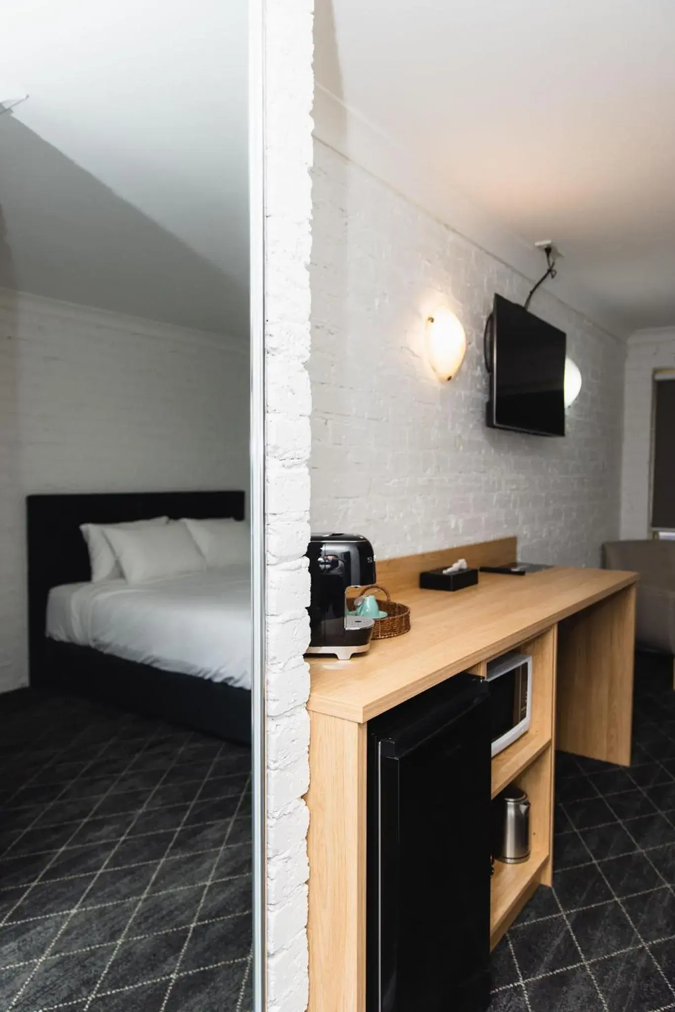 Kitchen or kitchenette, Bed in Lakeview Hotel Motel Kitchen or kitchenette, Bed in Lakeview Hotel Motel