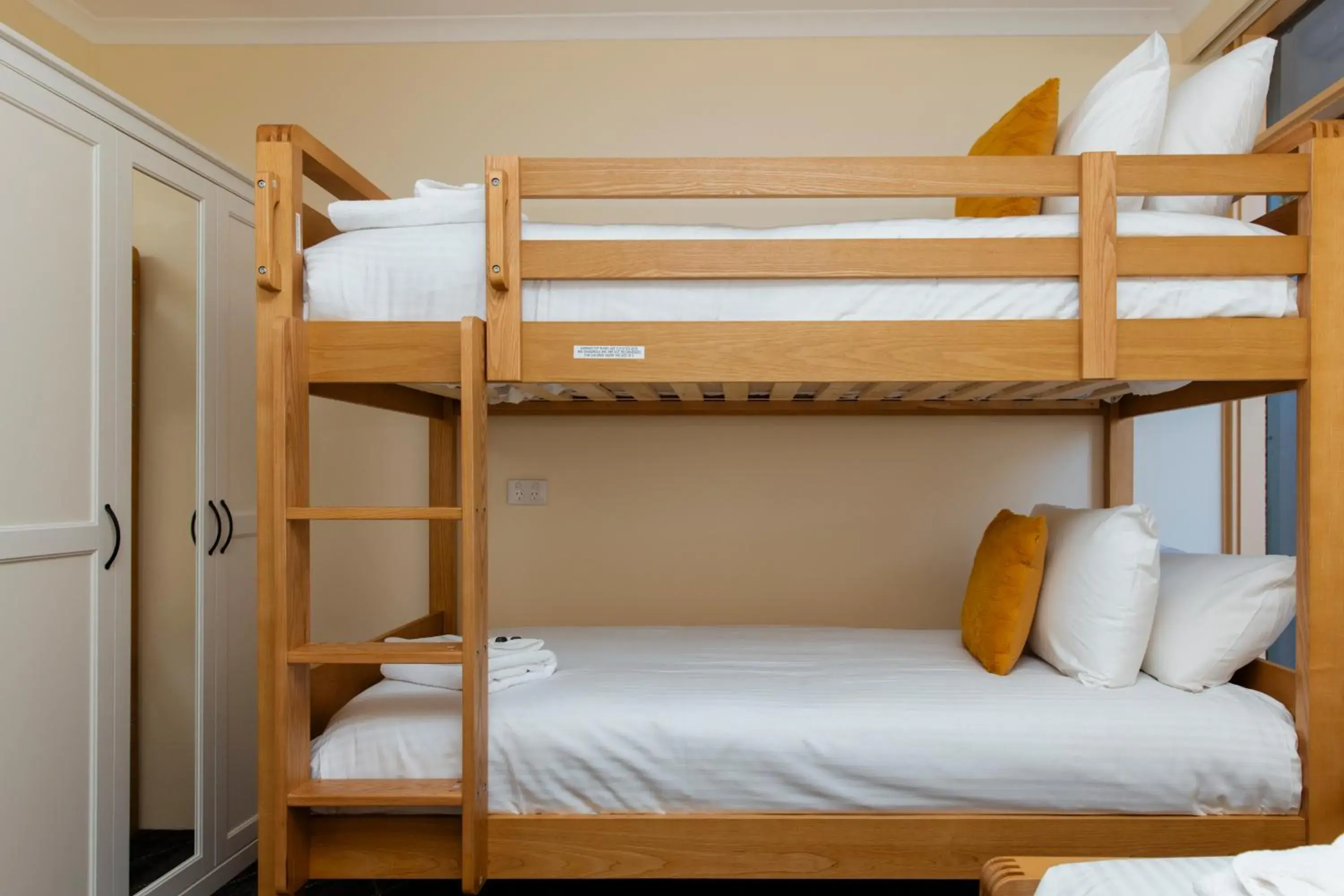 Bedroom, Bed in Lakeview Hotel Motel Bedroom, Bed in Lakeview Hotel Motel