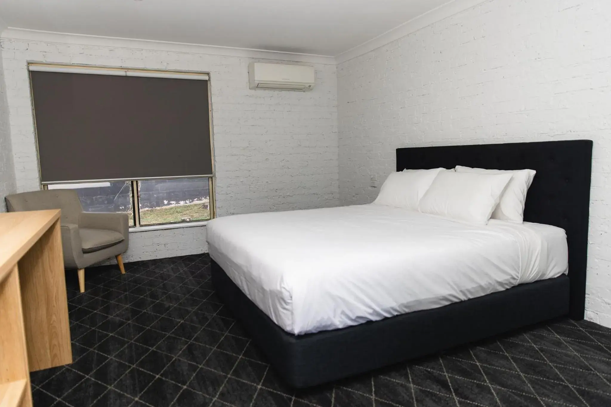 Bed in Lakeview Hotel Motel Bed in Lakeview Hotel Motel