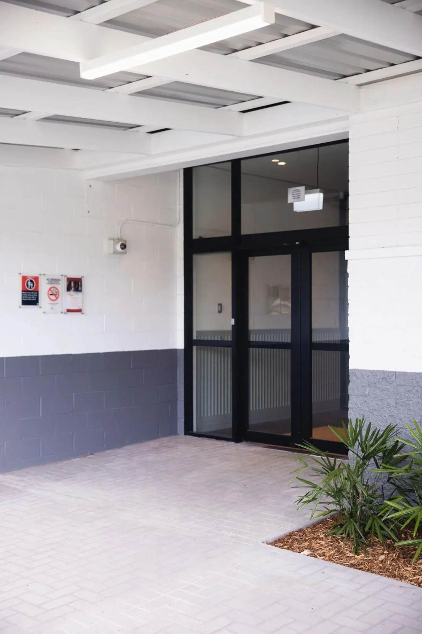 Facade/entrance in Lakeview Hotel Motel Facade/entrance in Lakeview Hotel Motel