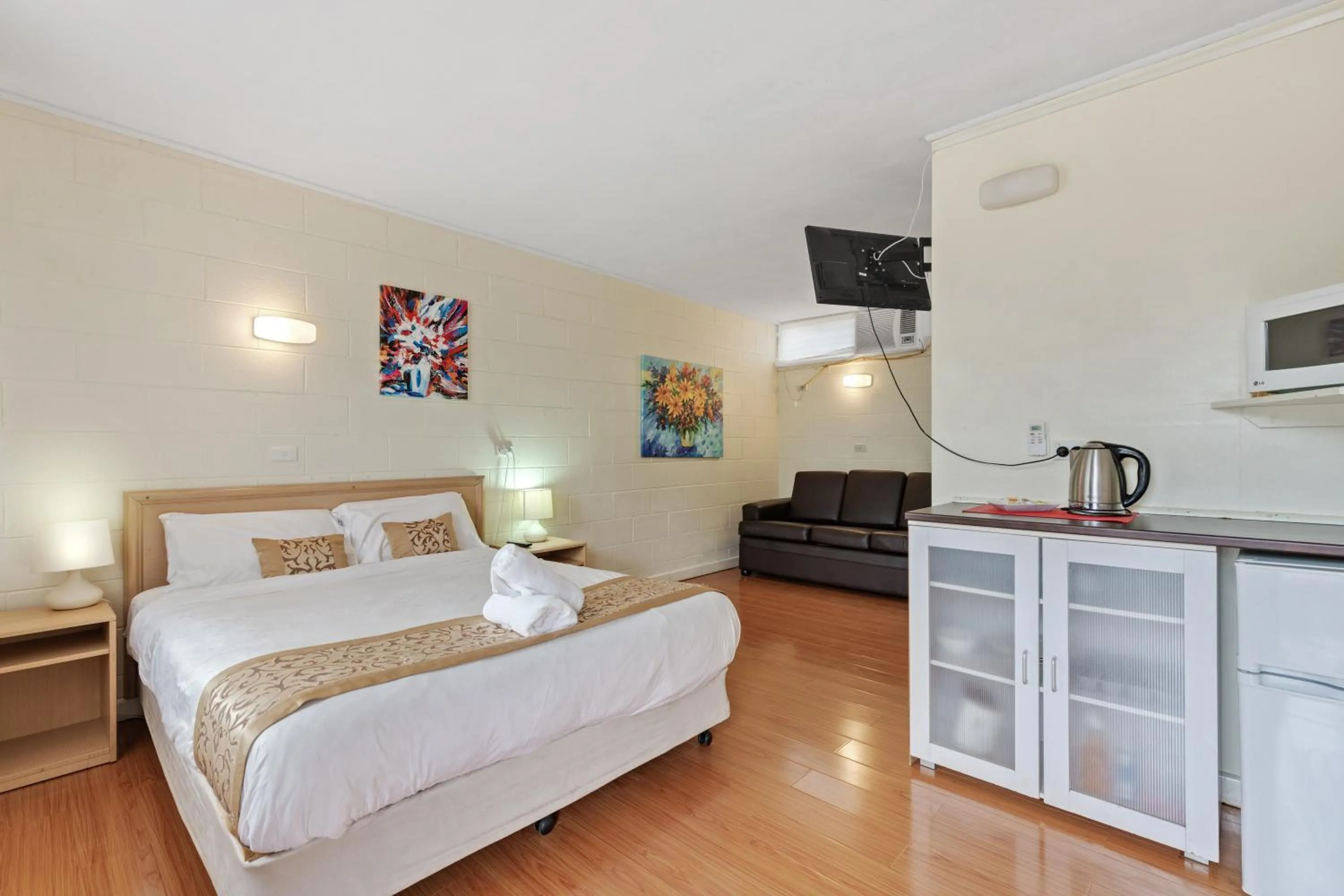 Bed in Gazebo Motor Inn - Strathmerton