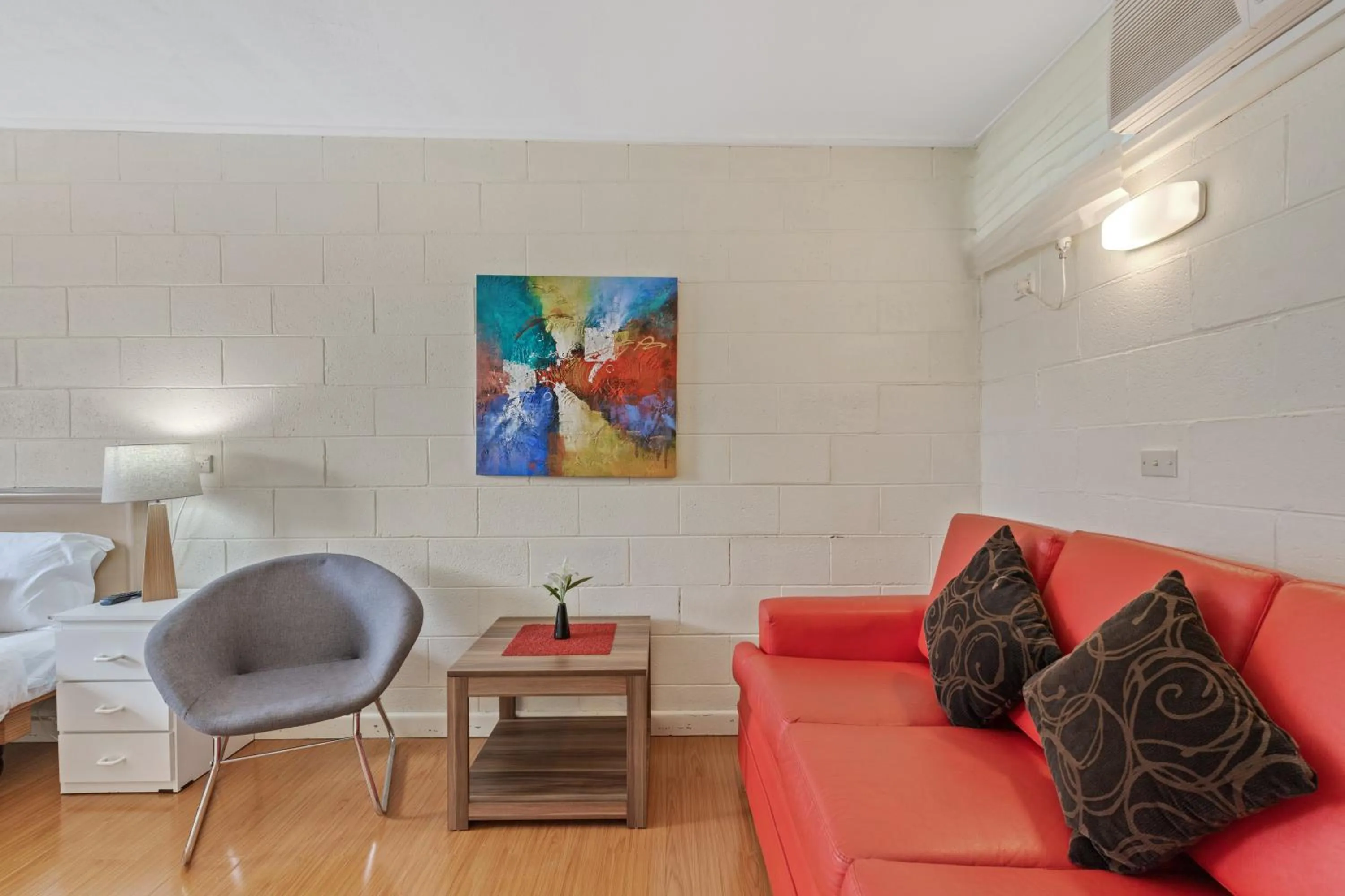 Seating area, Bed in Gazebo Motor Inn - Strathmerton