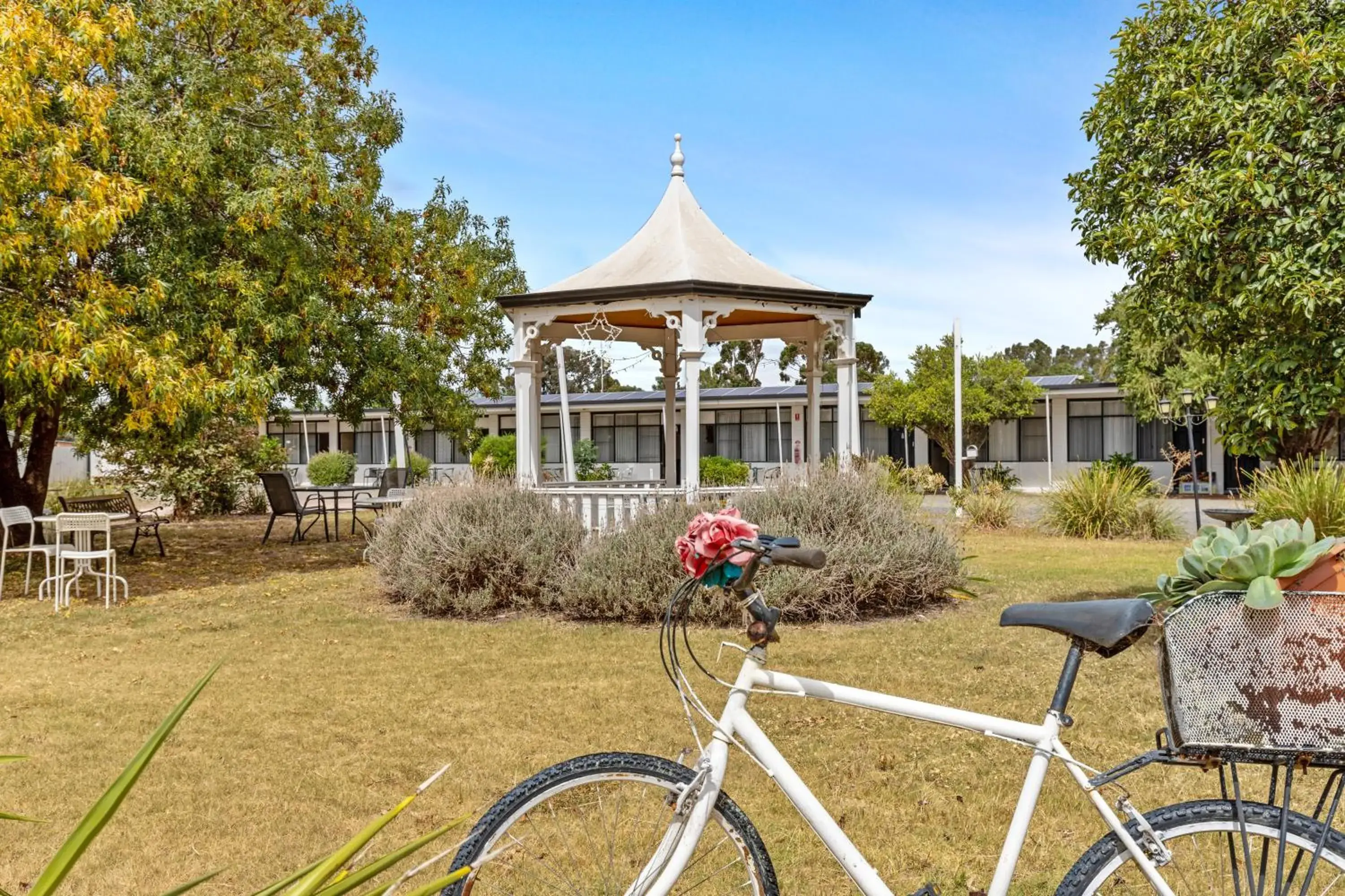 Property building in Gazebo Motor Inn - Strathmerton Property building in Gazebo Motor Inn - Strathmerton