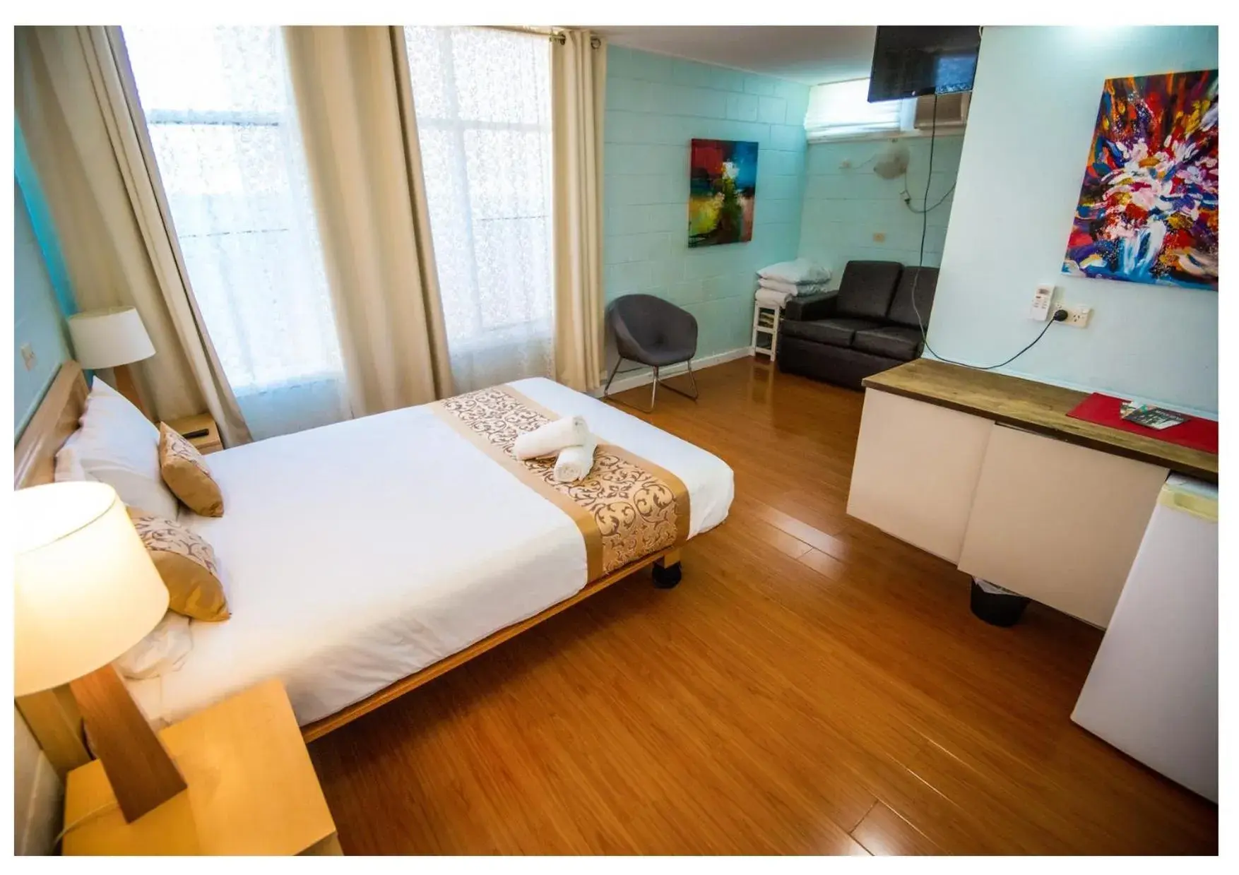 Photo of the whole room, Bed in Gazebo Motor Inn - Strathmerton Photo of the whole room, Bed in Gazebo Motor Inn - Strathmerton