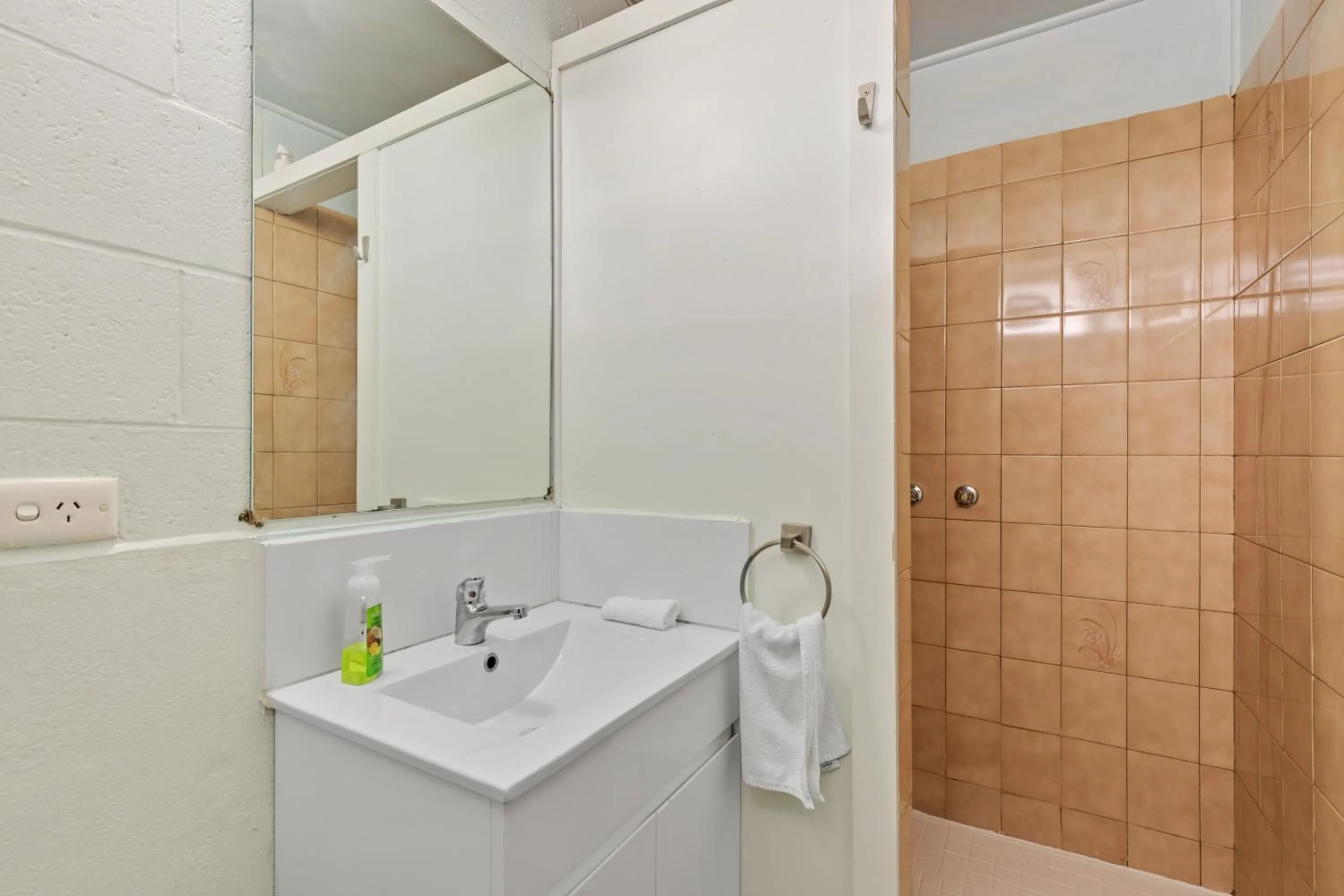 Shower in Gazebo Motor Inn - Strathmerton