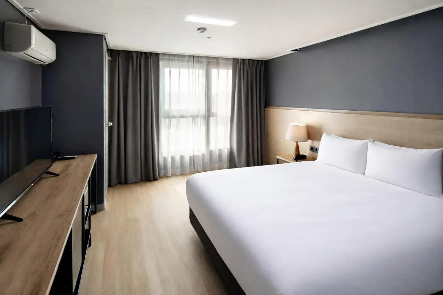 Photo of the whole room, Bed in Hotel Bernoui Seoul Photo of the whole room, Bed in Hotel Bernoui Seoul