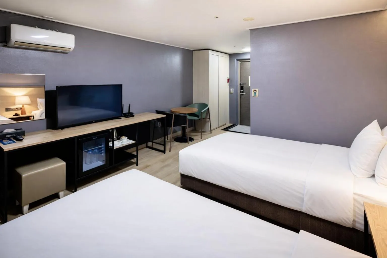 Photo of the whole room, Bed in Hotel Bernoui Seoul