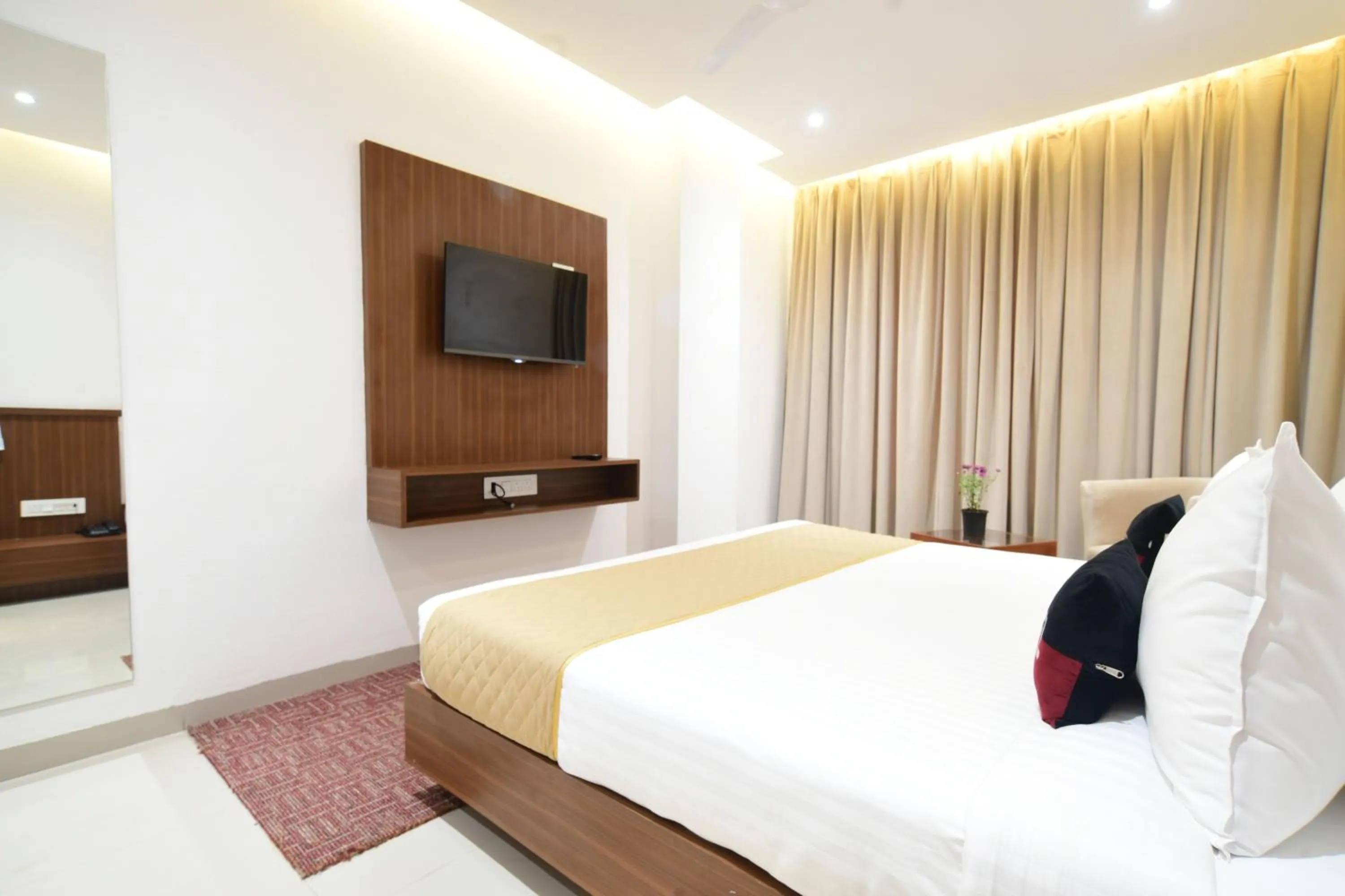 Bedroom, Bed in Aceotel Premier, Vijay Nagar